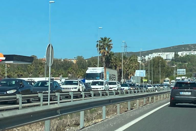 Una Colisi N Entre Dos Turismos En La A Deja Un Herido Y Kil Metros