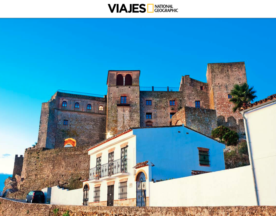 Captura de pantalla del artículo en el que National Geographic ha elegido a Castellar como uno de los pueblos más bonitos de España, con una imagen del castillo. 