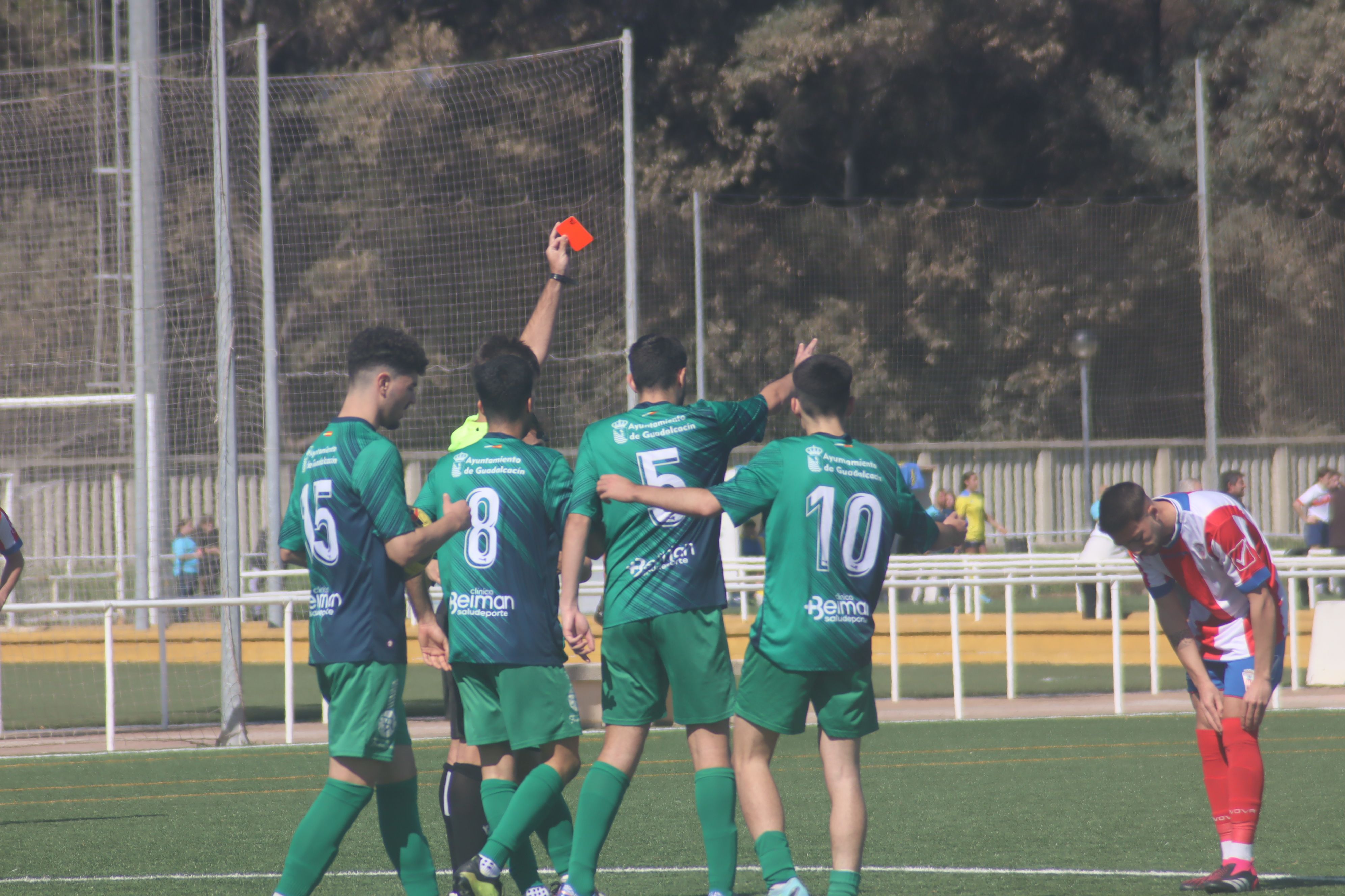 Momento de la expulsión de Víctor Armenteros, del Algeciras CF B, en el partido ante el CD Guadalcacín/Foto: Axel S.C.