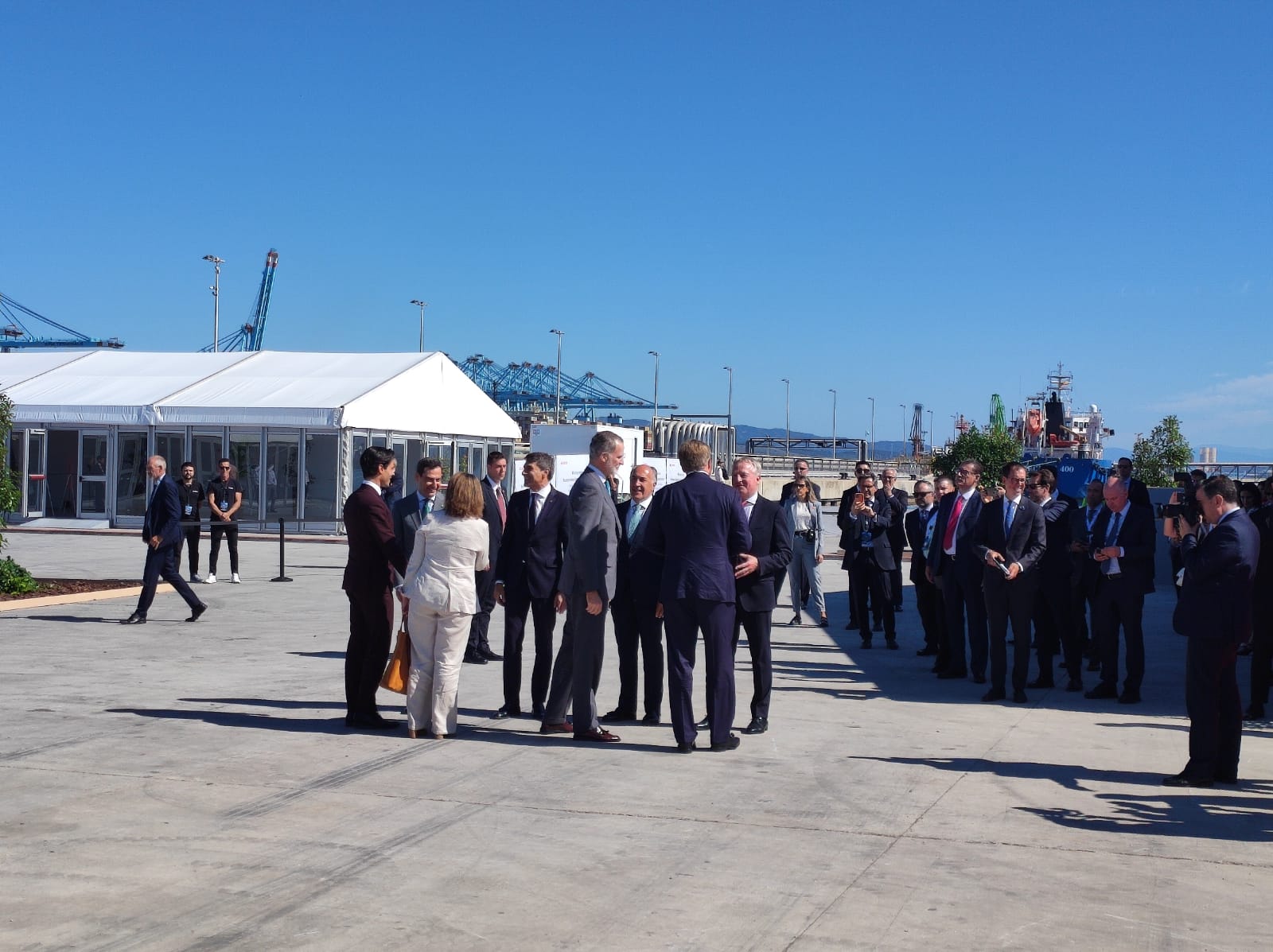 Sandra Domínguez y Mariángeles Benito / 8Directo. Los reyes de España y Holanda visitan el Puerto de Algeciras para respaldar el corredor marítimo de hidrógeno verde entre el Norte y el Sur de Europa