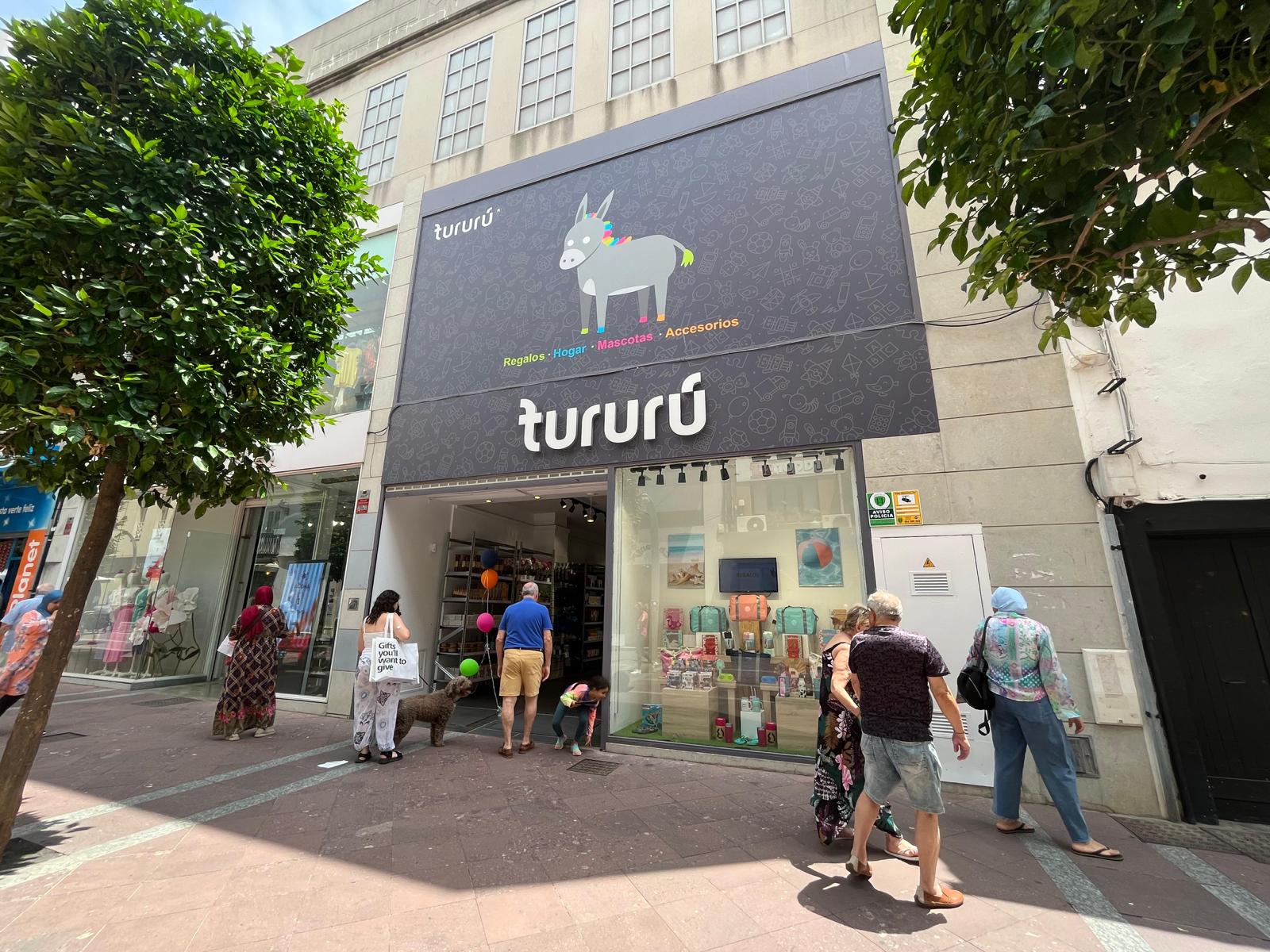 Abre 'Tururú' en la calle Ancha de Algeciras.