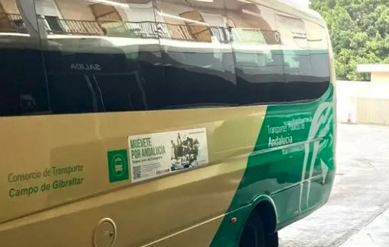 Un autobús del Consorcio de Transportes del Campo de Gibraltar en la estación de Algeciras. 