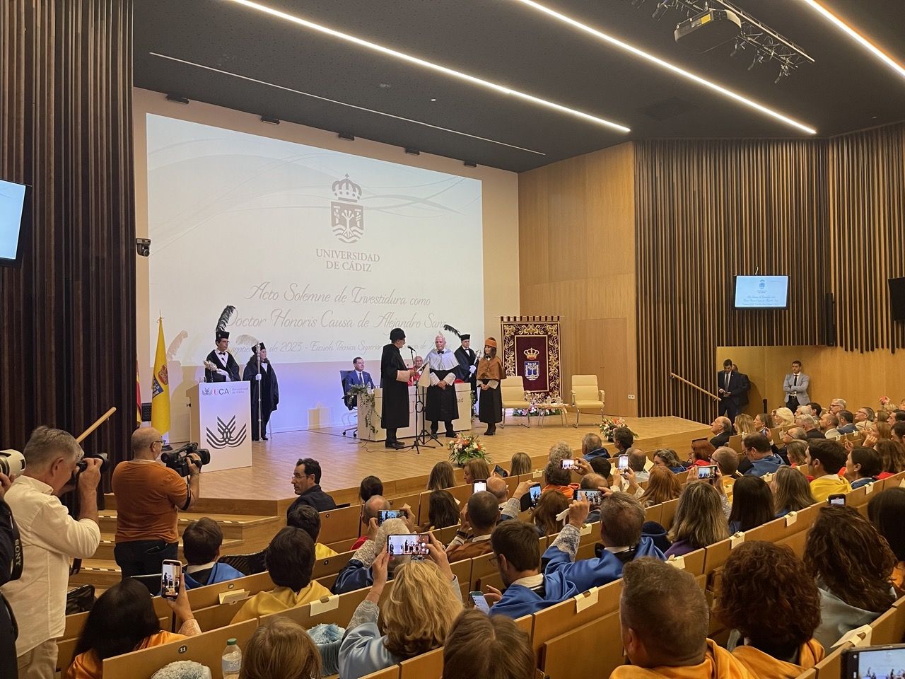 Acto de investidura de Alejandro Sanz como doctor Honoris Causa en Algeciras