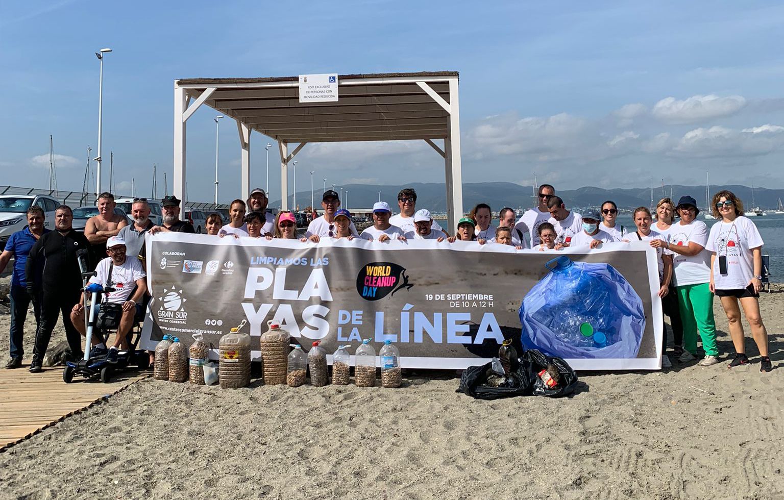 Voluntarios recogen más de 700 kilos de basura en playas de La Línea y Algeciras