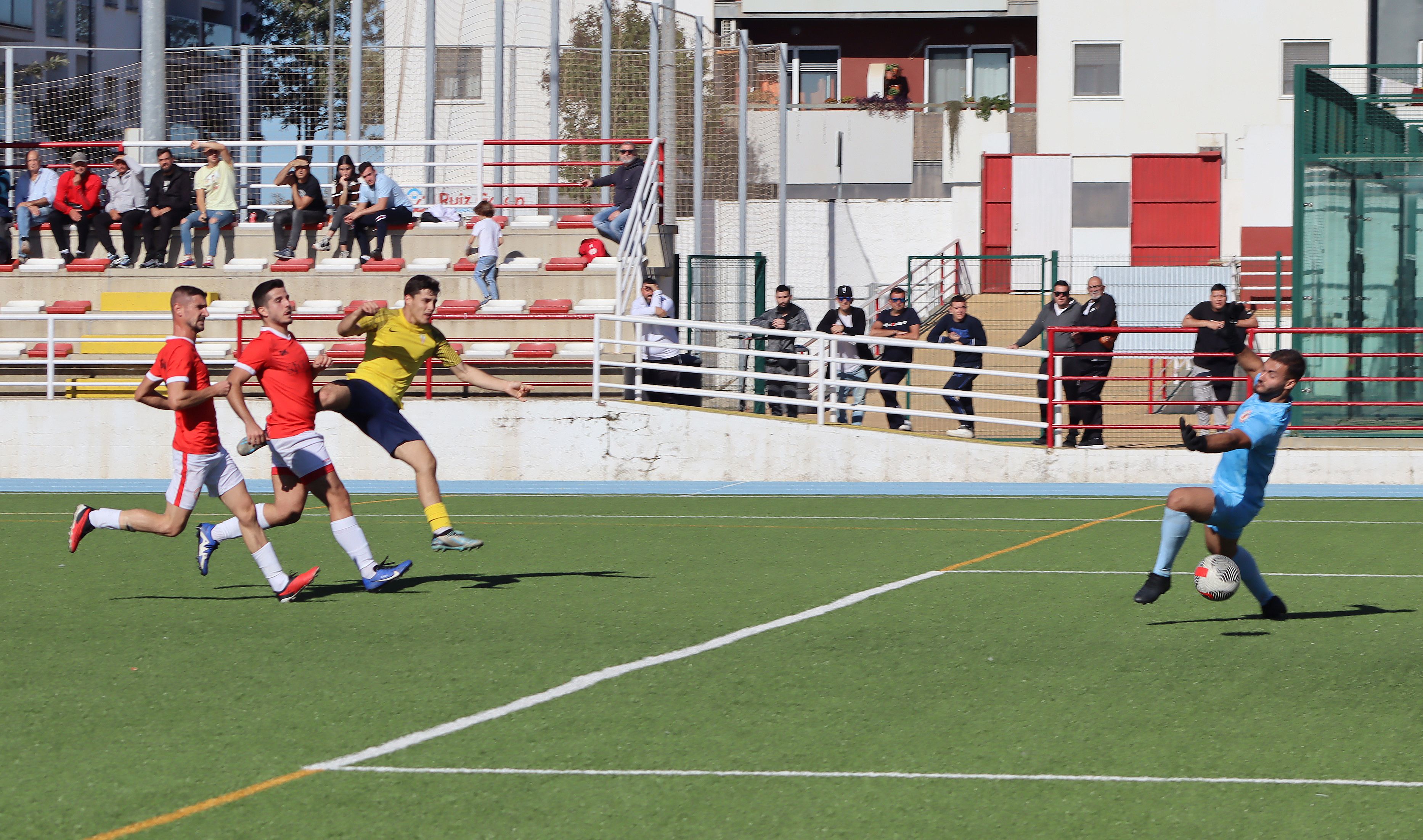 Momento del gol de Bryan que ha dado el triunfo al Algeciras CF B en San Roque/Foto: Axel S.C.