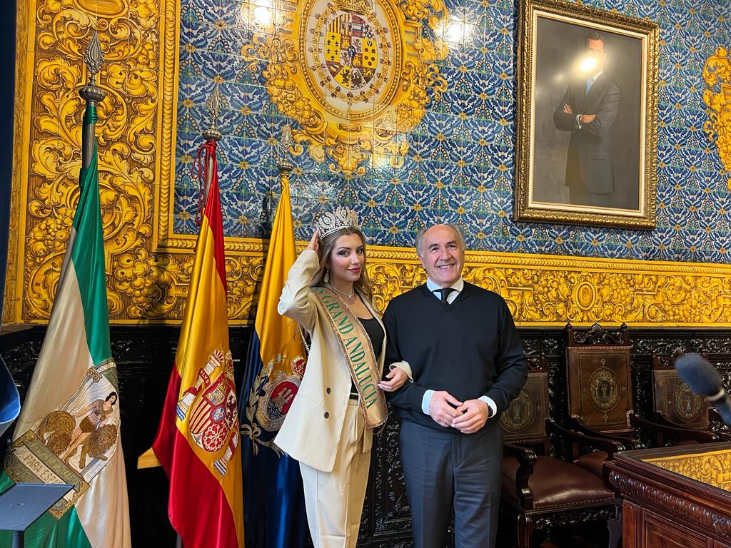 Landaluce apoya la candidatura de la algecireña María Llamas en el certamen Miss Grand España 2024