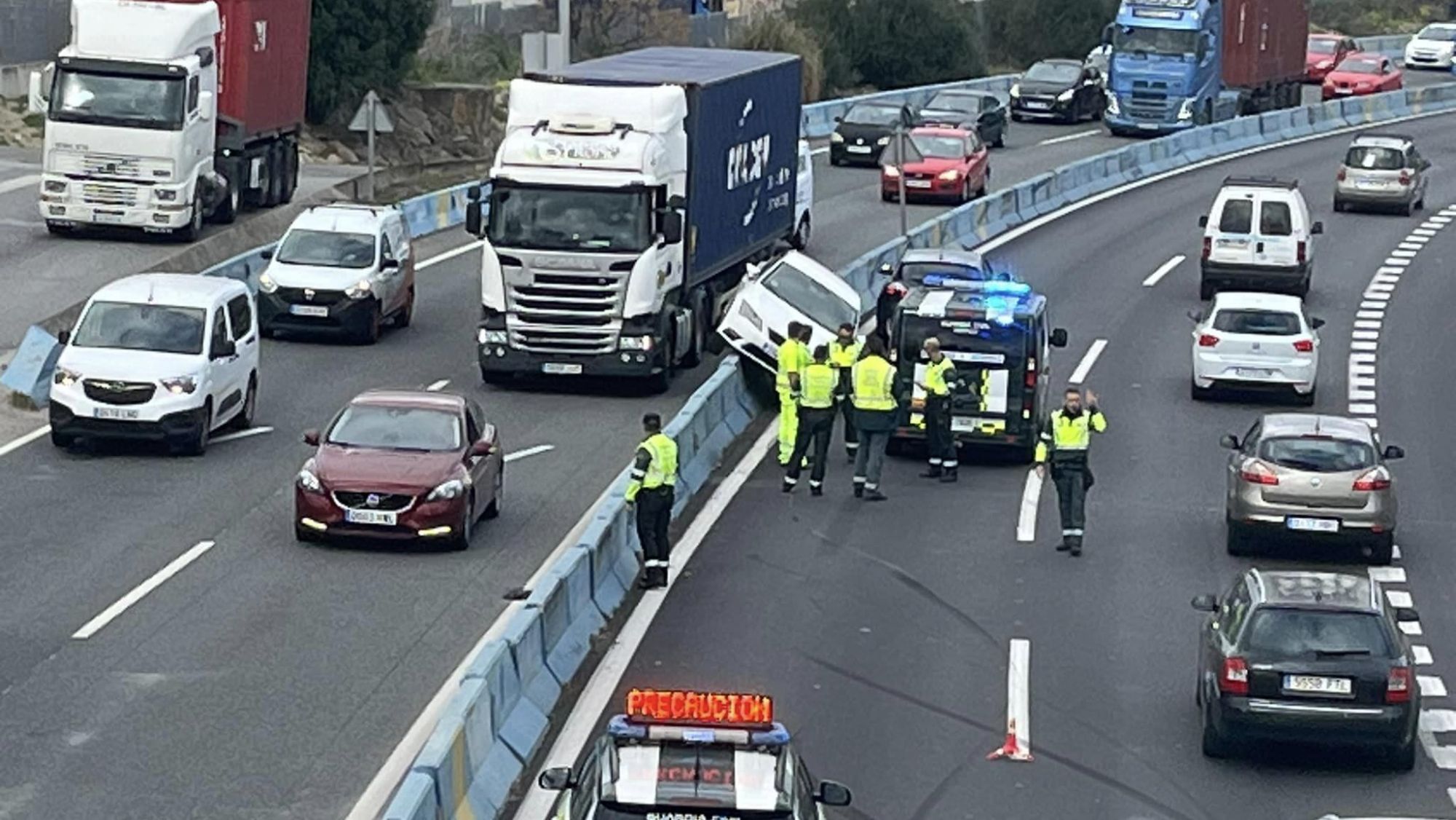 Una Persona Herida Y Retenciones A La Salida De Algeciras Tras Una ...