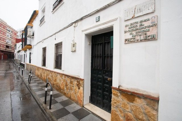 Casa natal de Paco de Lucía, en la calle San Francisco de La Bajadilla. 