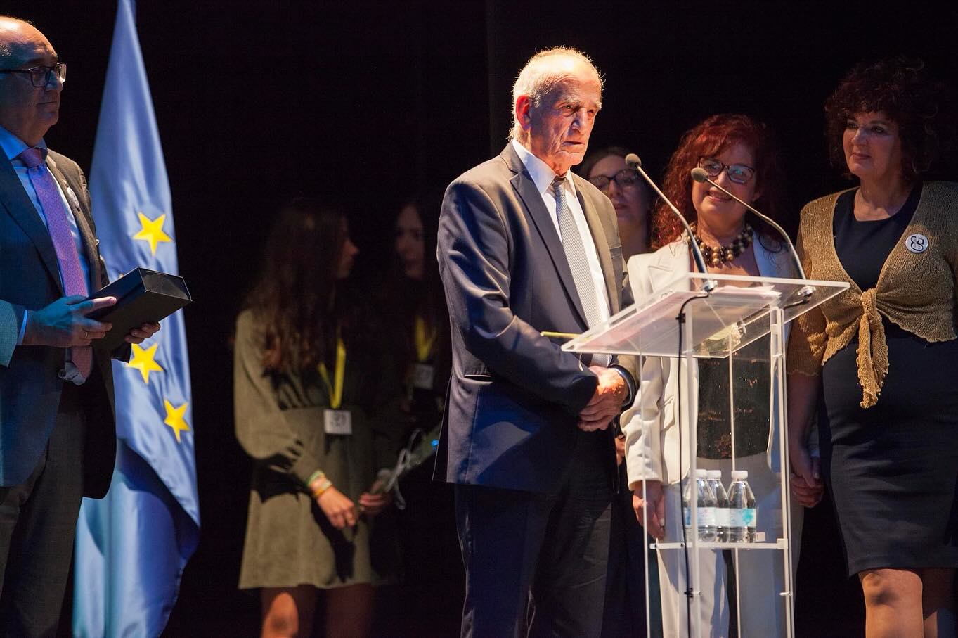 Pesar en La Línea por el fallecimiento de Toribio Hernández, reconocido profesor de la ciudad. En esta imagen, Toribio Hernández en un acto homenaje del instituto Mediterráneo. Foto: IES Mediterráneo.