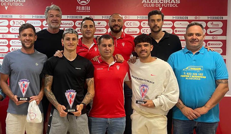 La Peña ‘El Taconazo’ hace entrega de sus premios a los mejores del Algeciras CF