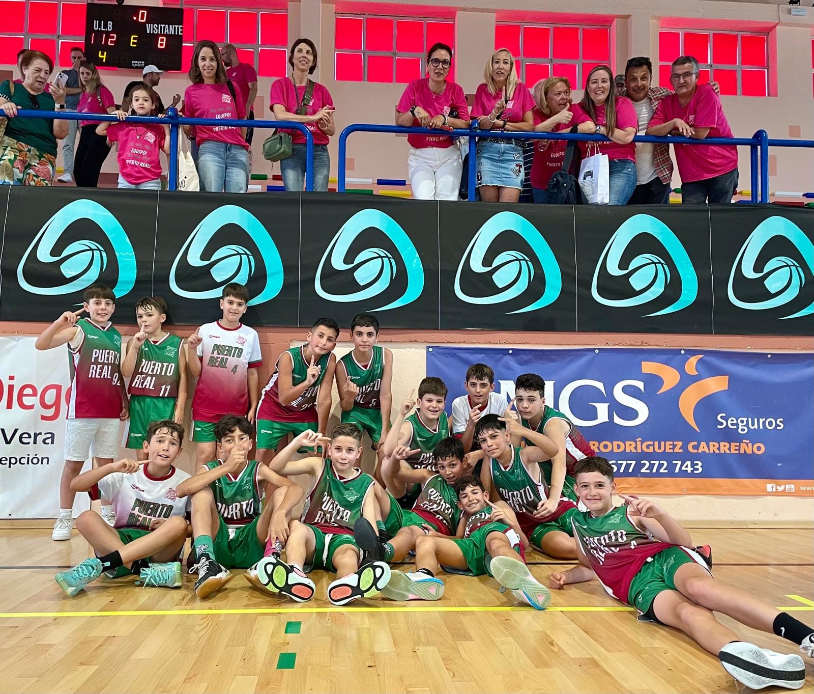 Ya se conocen los primeros resultados del Campeonato de Andalucía de Minibasket en La Línea. En la imagen, los jugadores del CB Puerto Real celebran su victoria