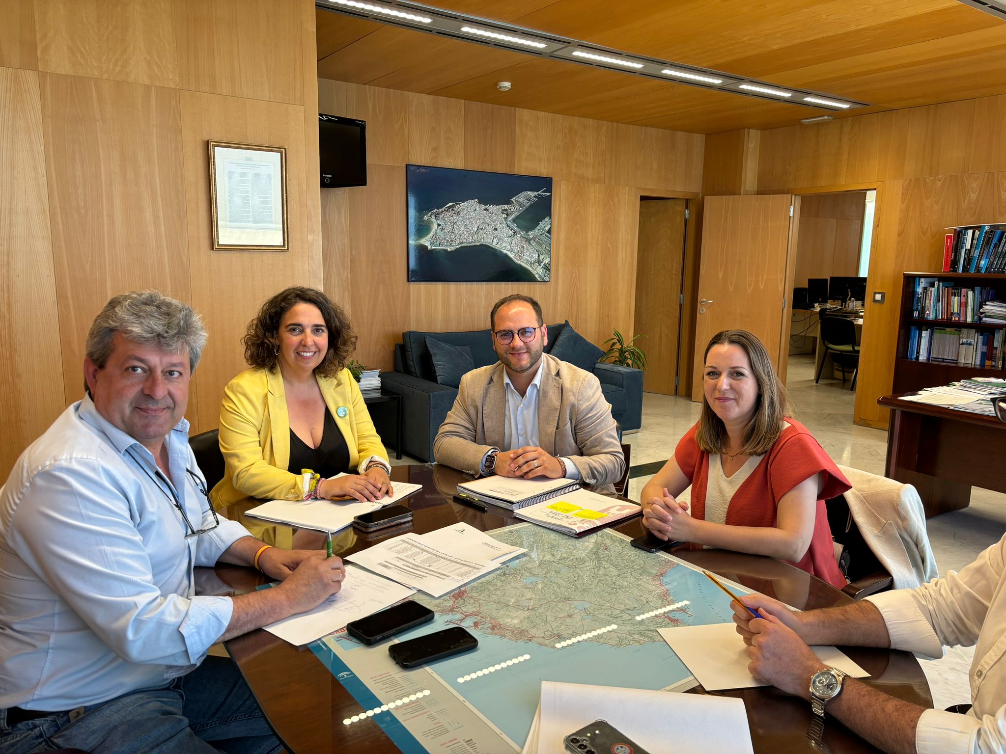 Vaca aborda con la Junta el proyecto de Castellar Norte y la promoción de vivienda pública. 