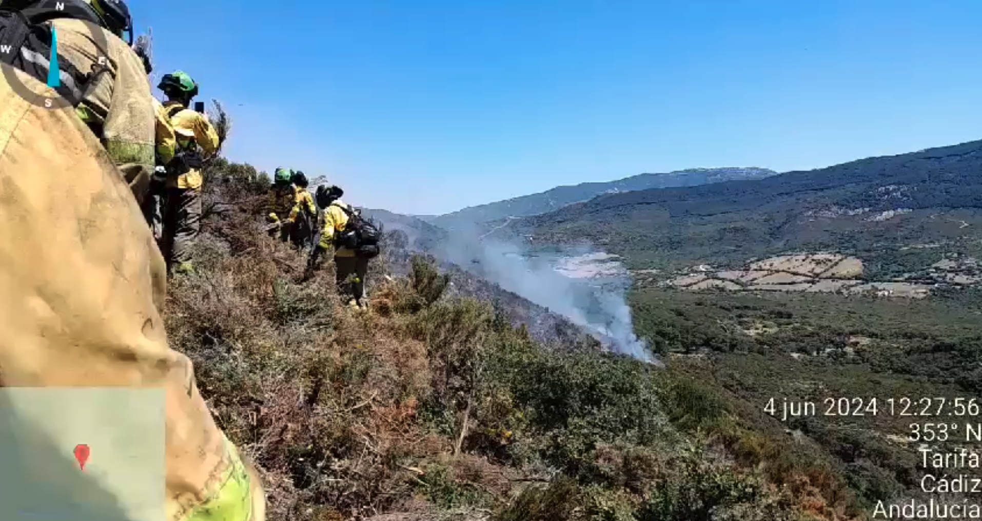 Más de 100 efectivos el Infoca trabajan en la estabilización del incendio de Tarifa, que continúa activo