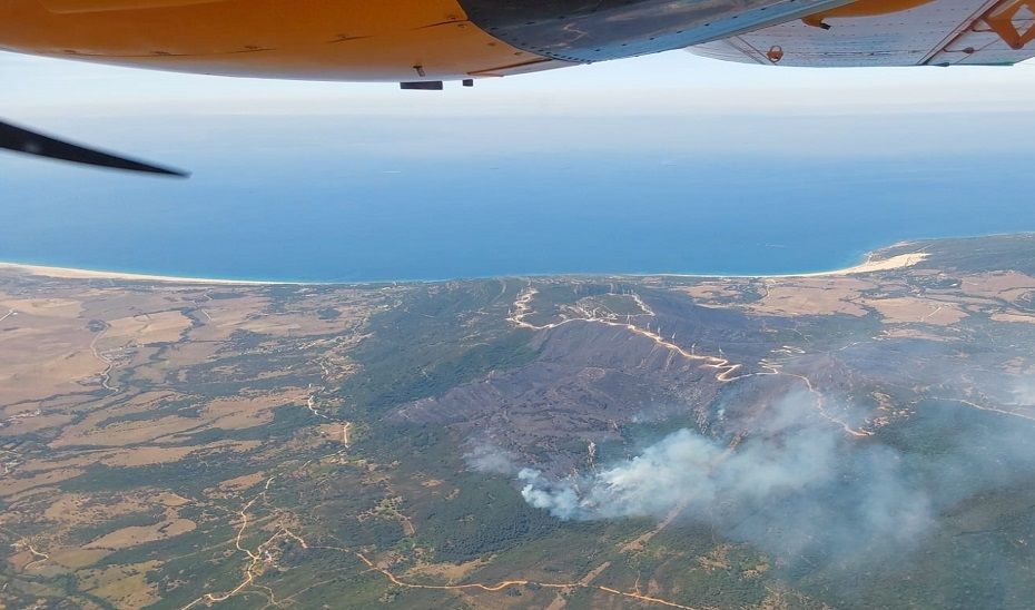 Imagen aérea del incendio de Tarifa. Foto: Infoca. 