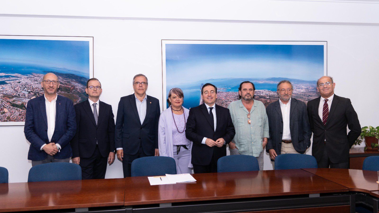 Un momento de la reunión entre miembros de Ascteg y Albares.