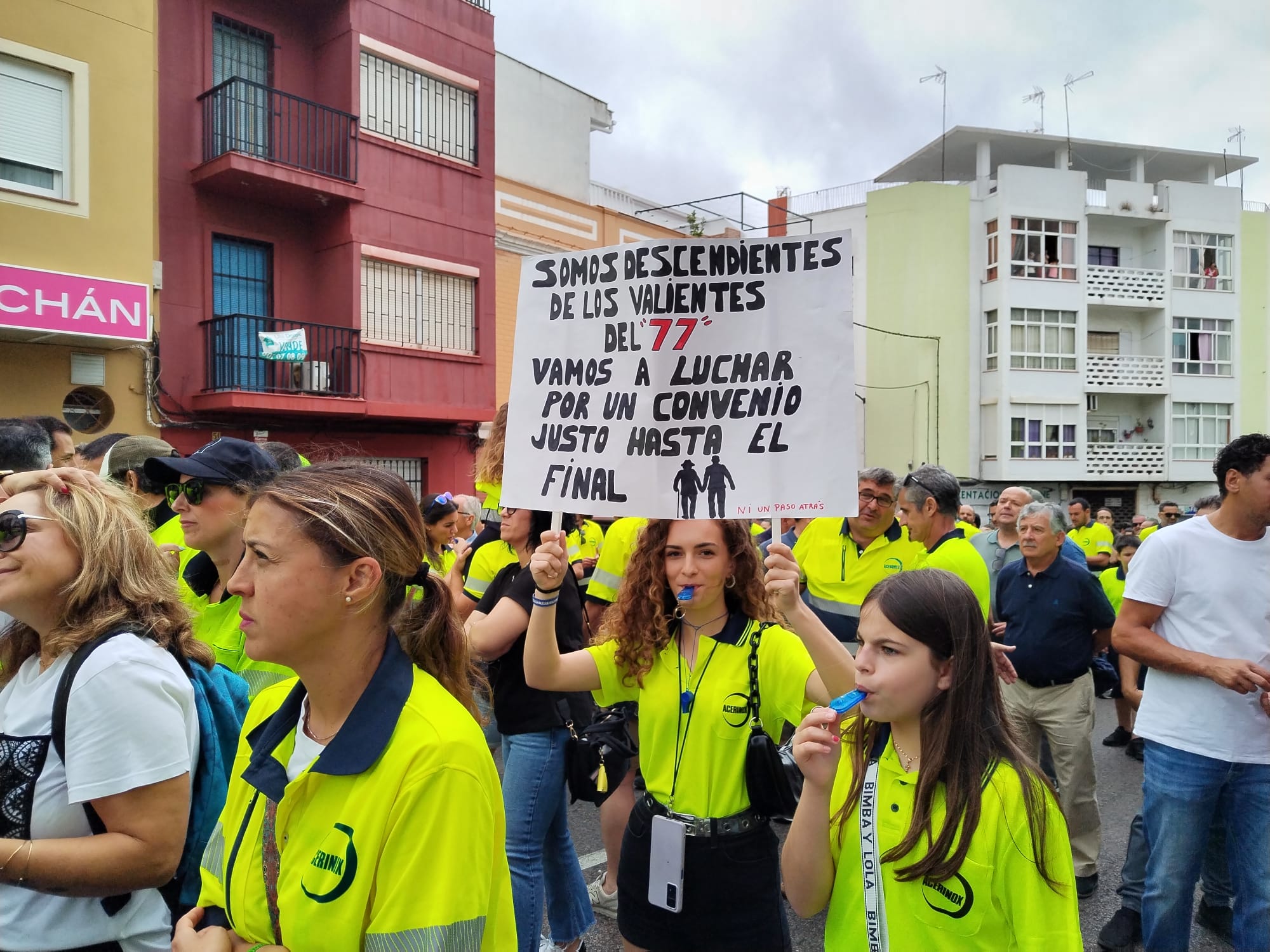 Manifestantes durante la última protesta en Algeciras. ATA denuncia "una encerrona" del resto de sindicatos en la negociación con Acerinox y la Junta.