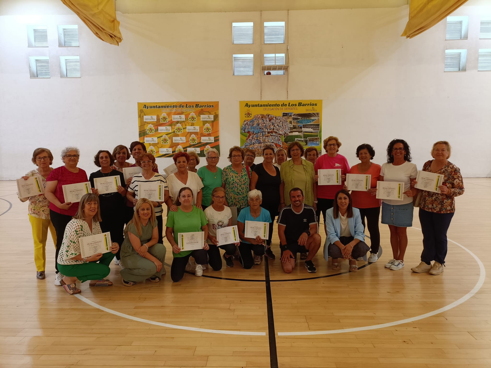 Entregados los diplomas del taller de gimnasia de mantenimiento para mayores de Los Barrios. 