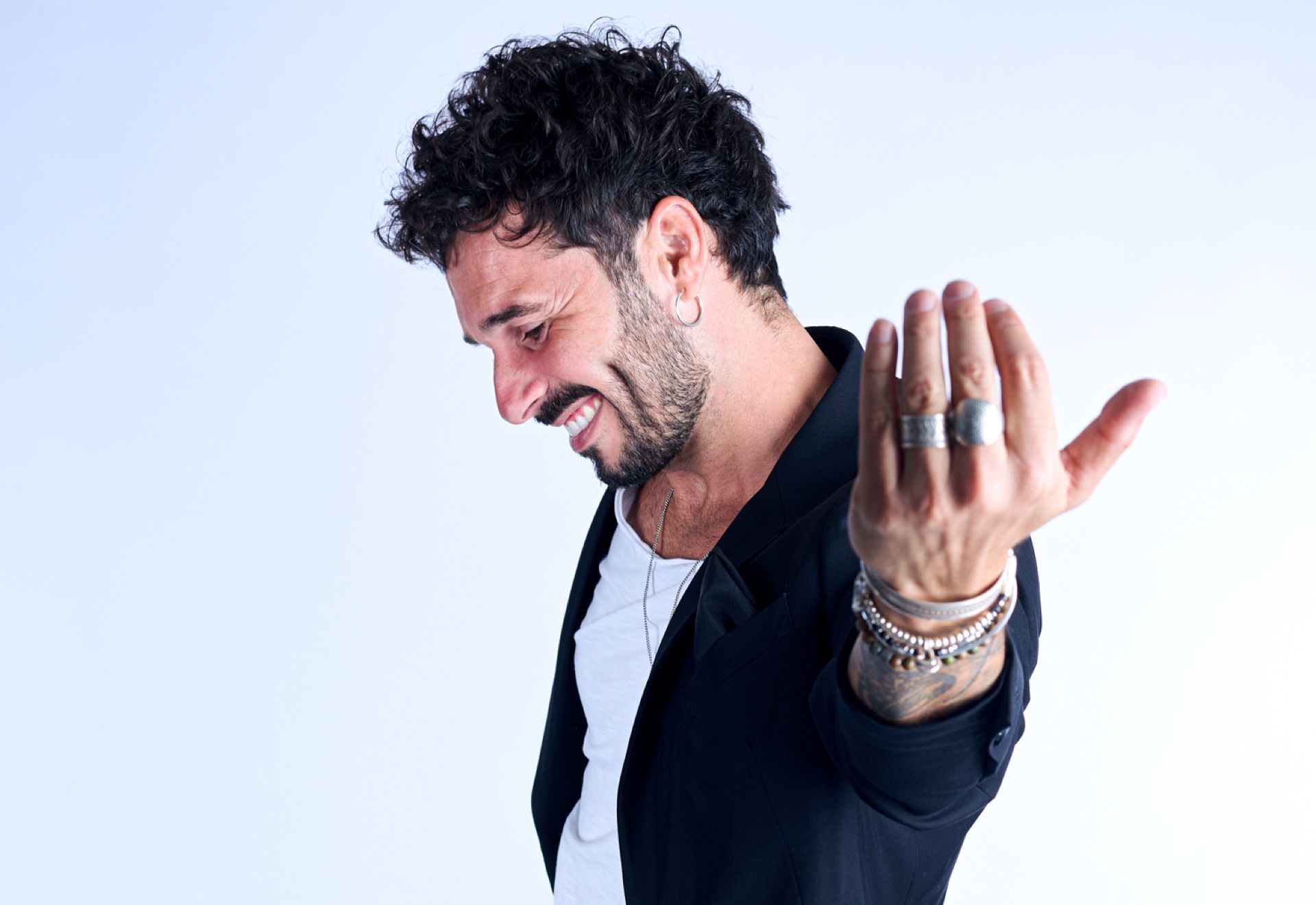El cantante Antoñito Molina será el pregonero del Carnaval de Cádiz 2025.