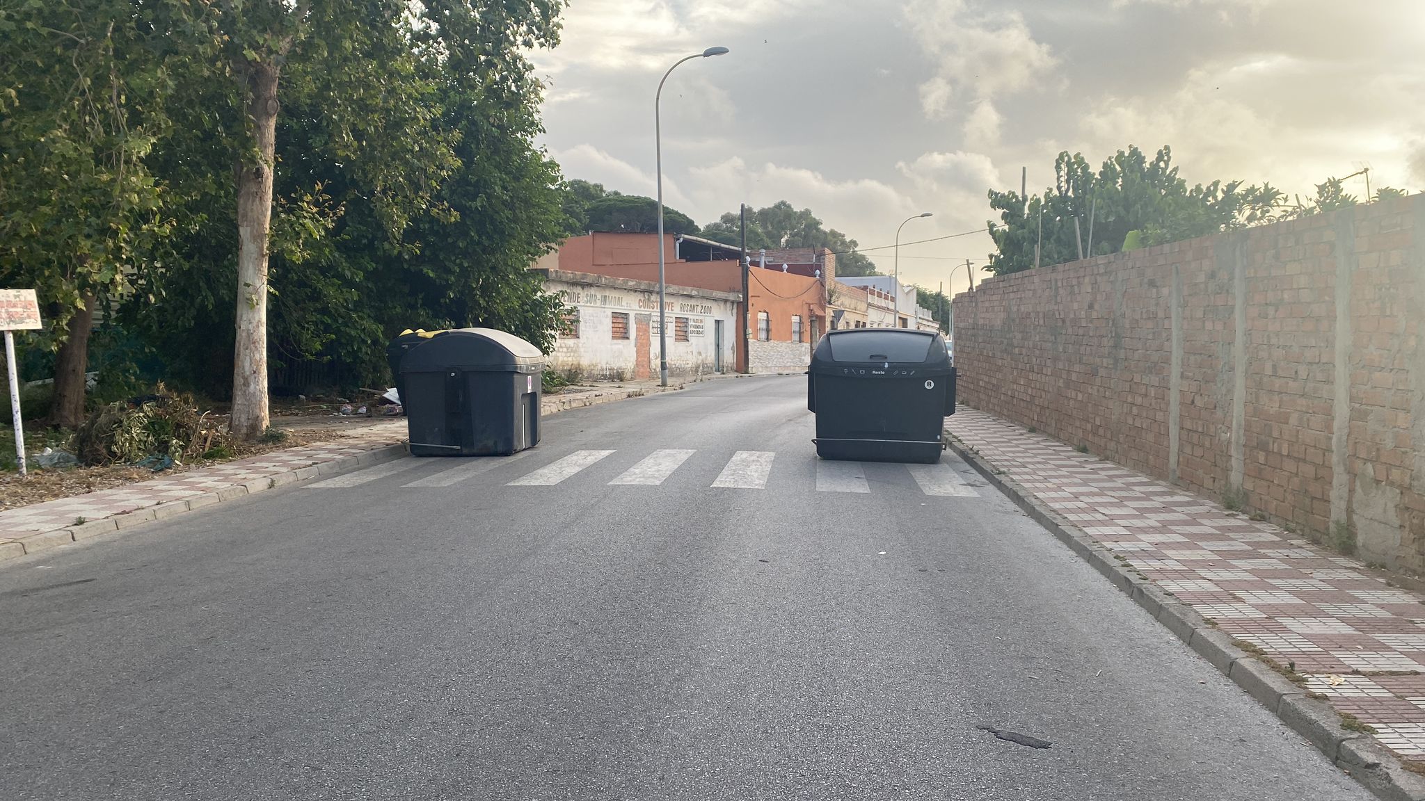 Contenedores movidos en Los Cortijillos.