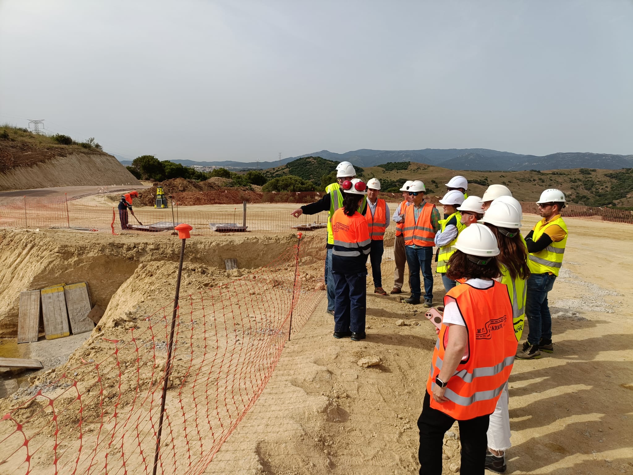 Visita a las obras. Los parques eólicos de Cerro Cabello y El Patrón estarán listos para el próximo otoño