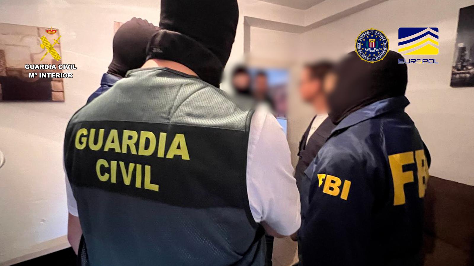 La Guardia Civil y el FBI desmantelan la mayor estructura online de difusión de propaganda del Estado Islámico con detenciones en Algeciras. Foto: Ministerio del Interior
