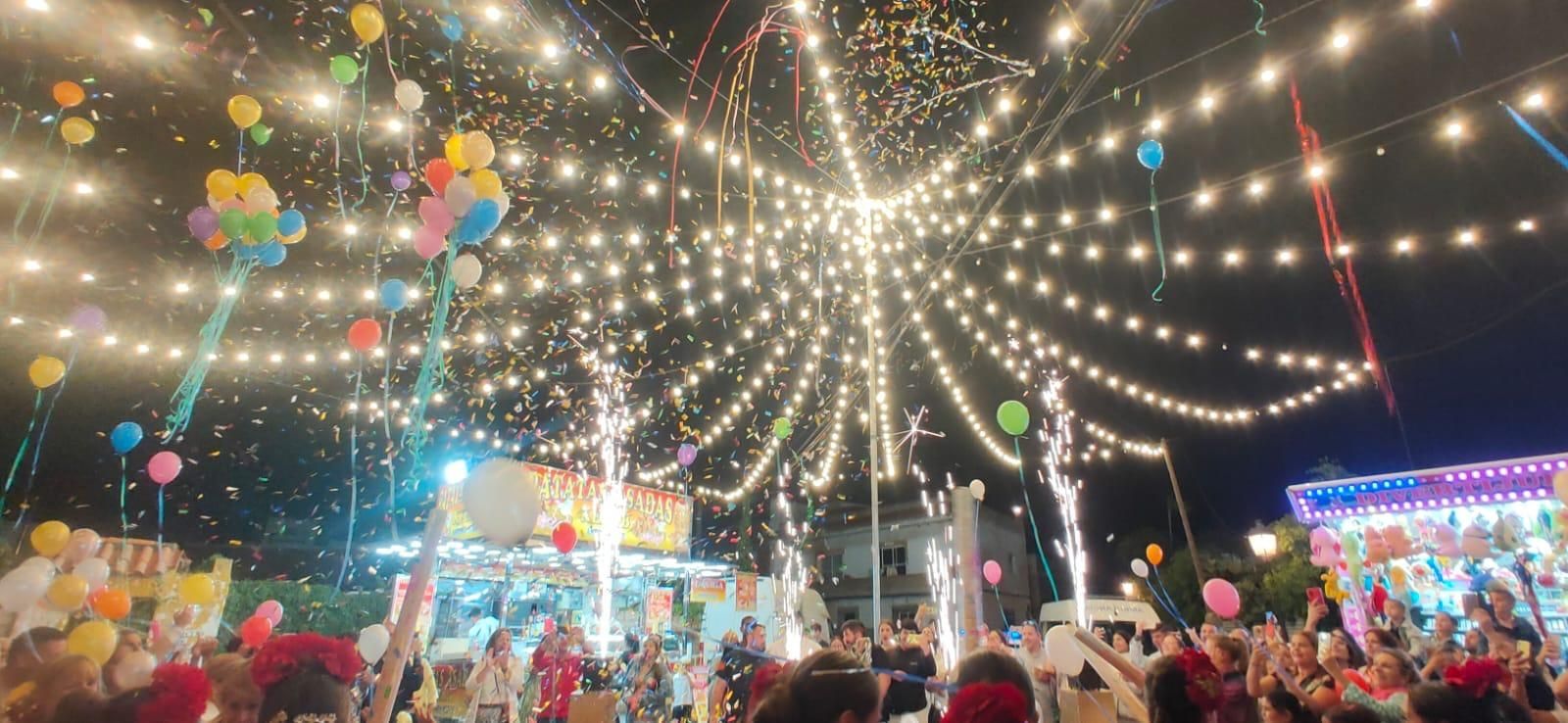 Los Cortijillos cierra su Feria 2024 con un espectáculo de iluminación