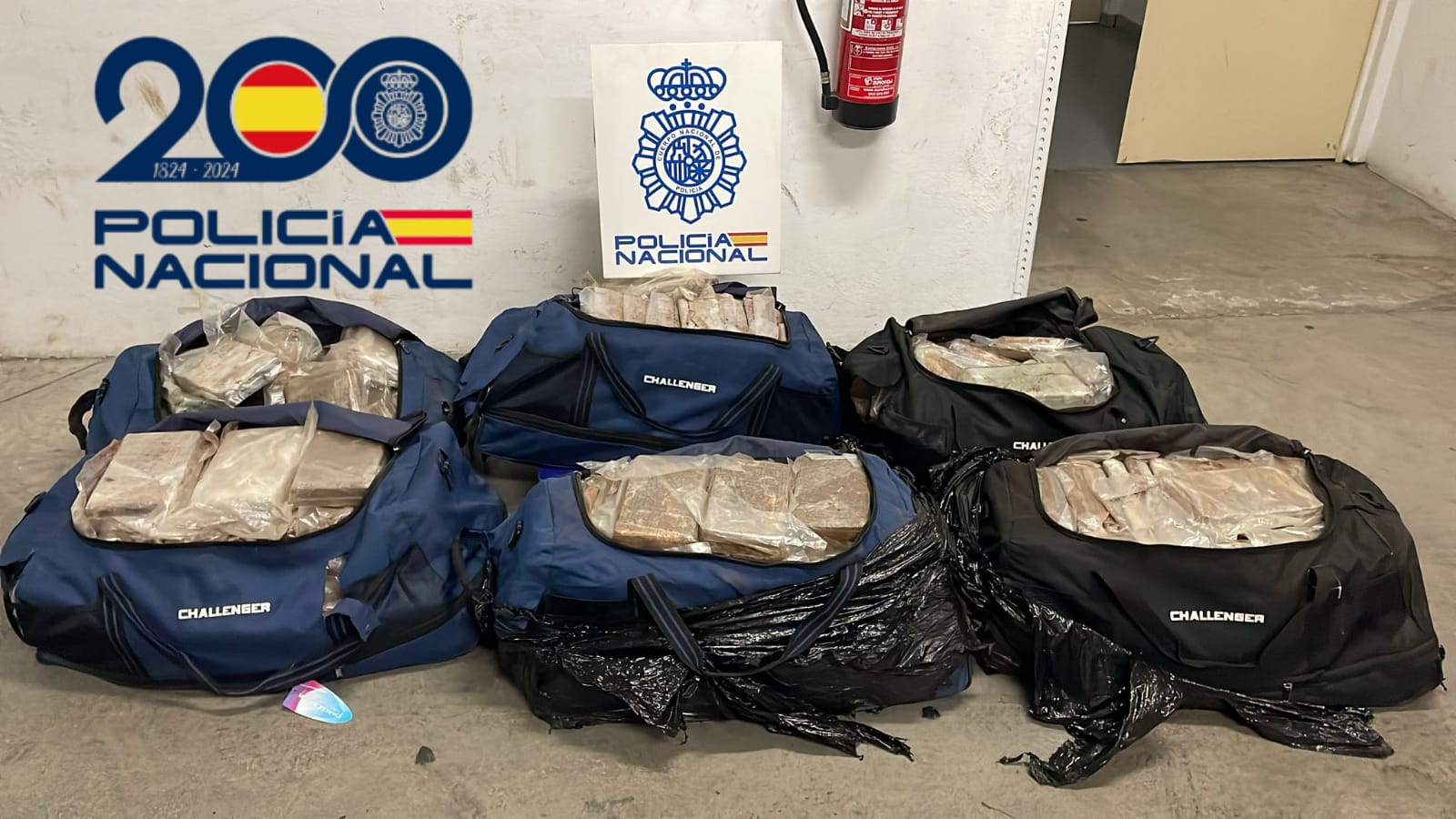 La Policía interviene 300 kilos de cocaína en un contenedor en el Puerto de Algeciras.