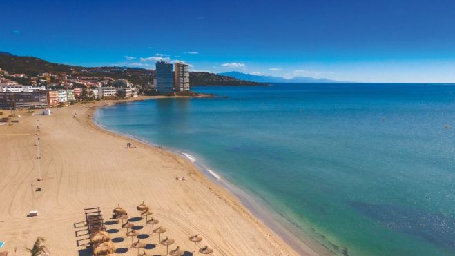 Playa de Torreguadiaro, bandera azul.Foto Ayuntamiento de Gibraltar.