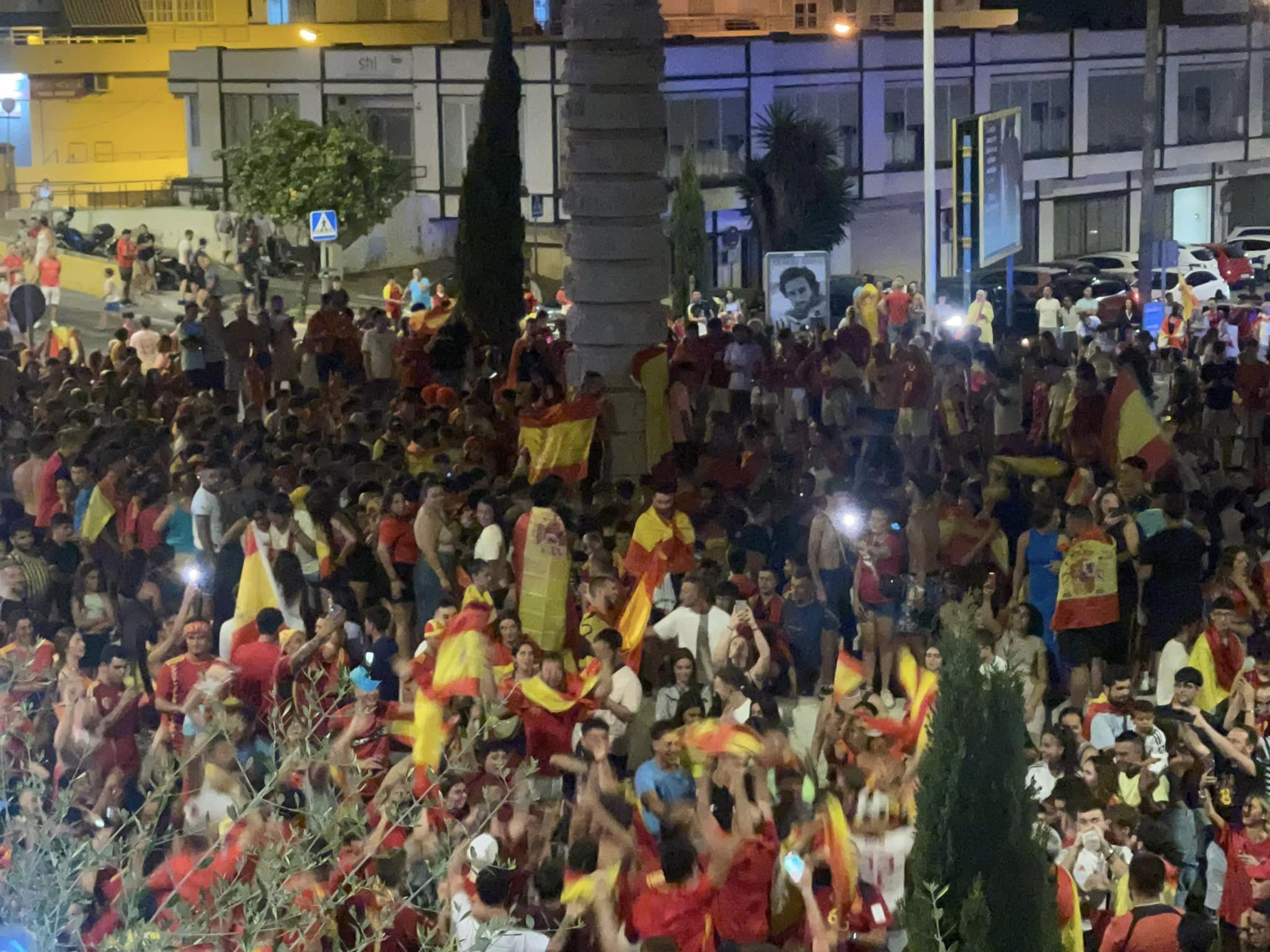 Celebración en la Fuente del Milenio, Algeciras. 