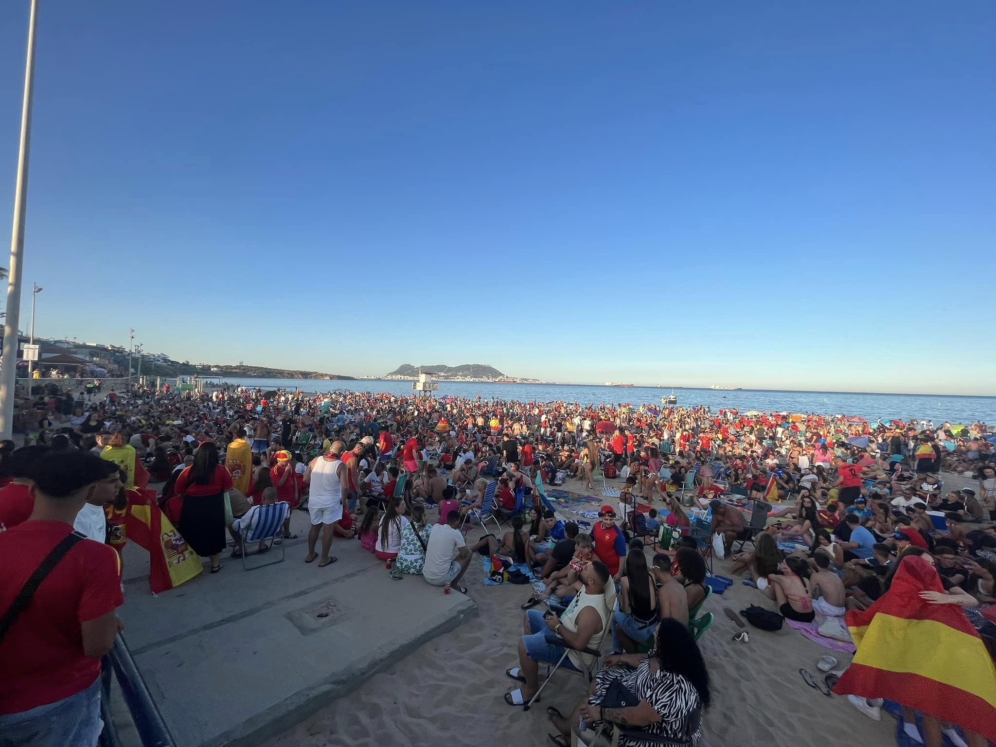 Ambiente previo al partido en Getares, Algeciras. 