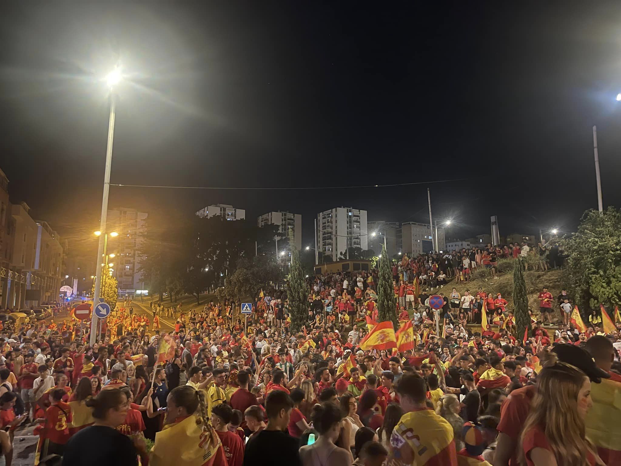 Celebración en la Fuente del Milenio, Algeciras. La celebración de la cuarta Eurocopa de España en el Campo de Gibraltar, en imágenes