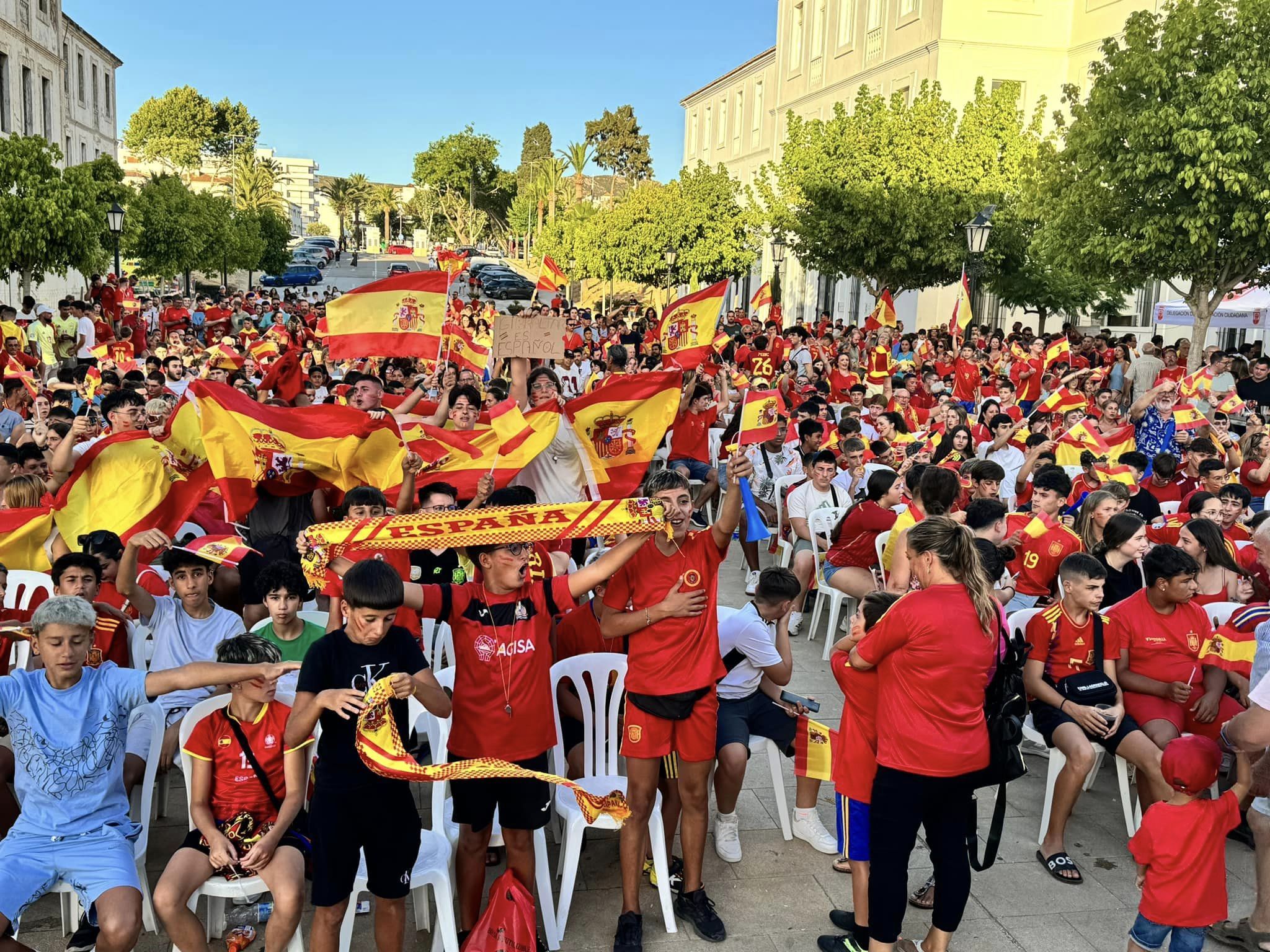 Ambiente previo al partido de España en la final de la Eurocopa 2024 en San Roque.  