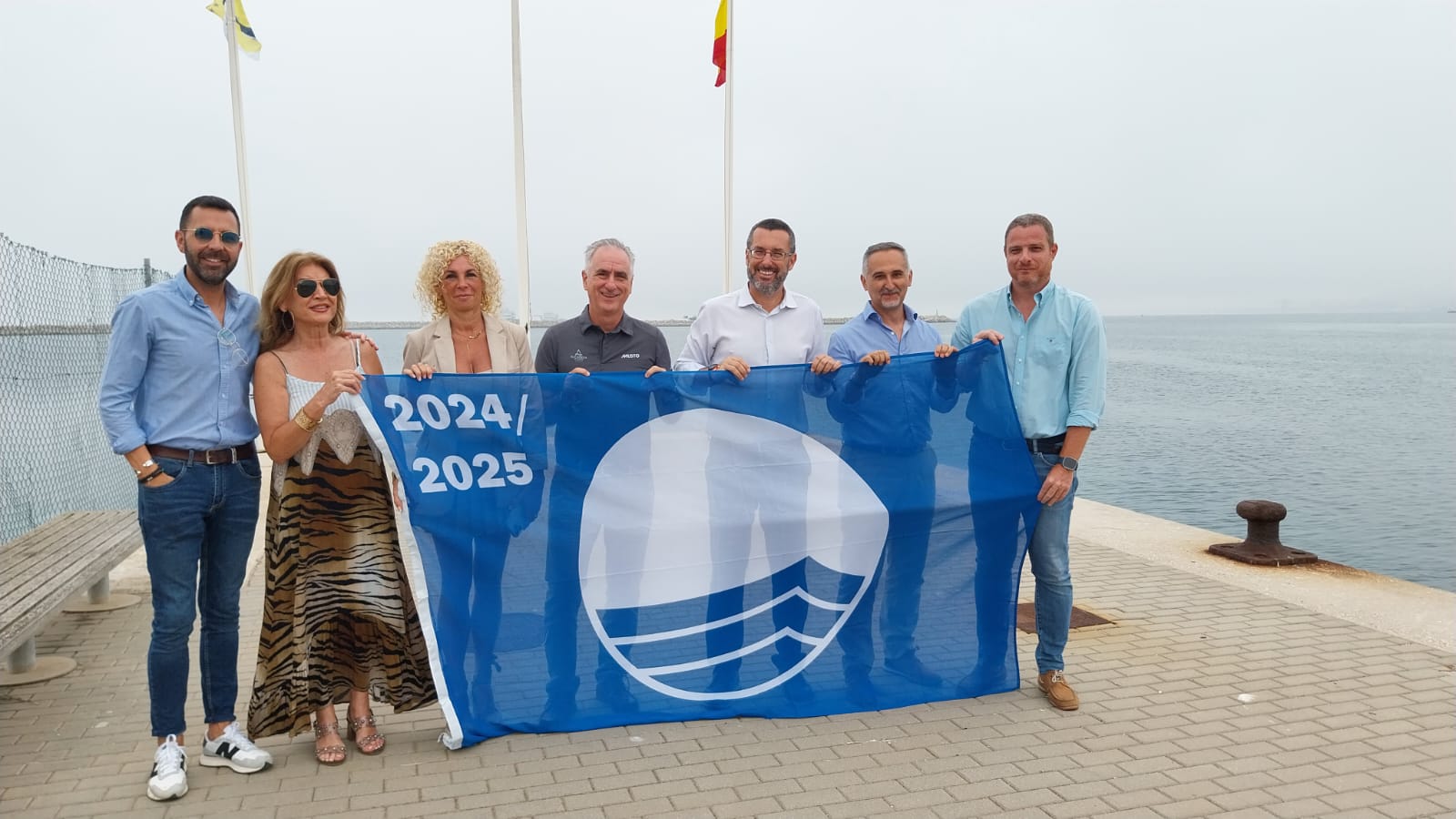 El Puerto Deportivo Alcaidesa Marina iza por décimo tercer año consecutivo de la Bandera Azul 