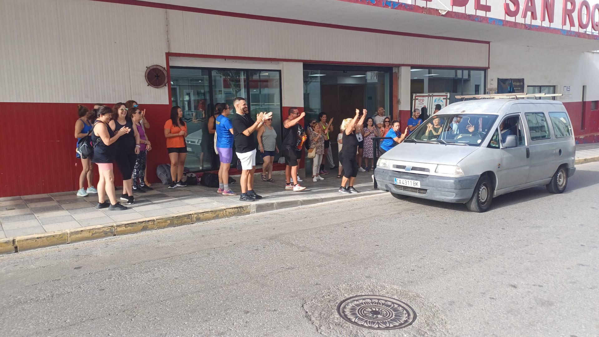 La huelga en la piscina de San Roque se mantiene por el impago de los salarios