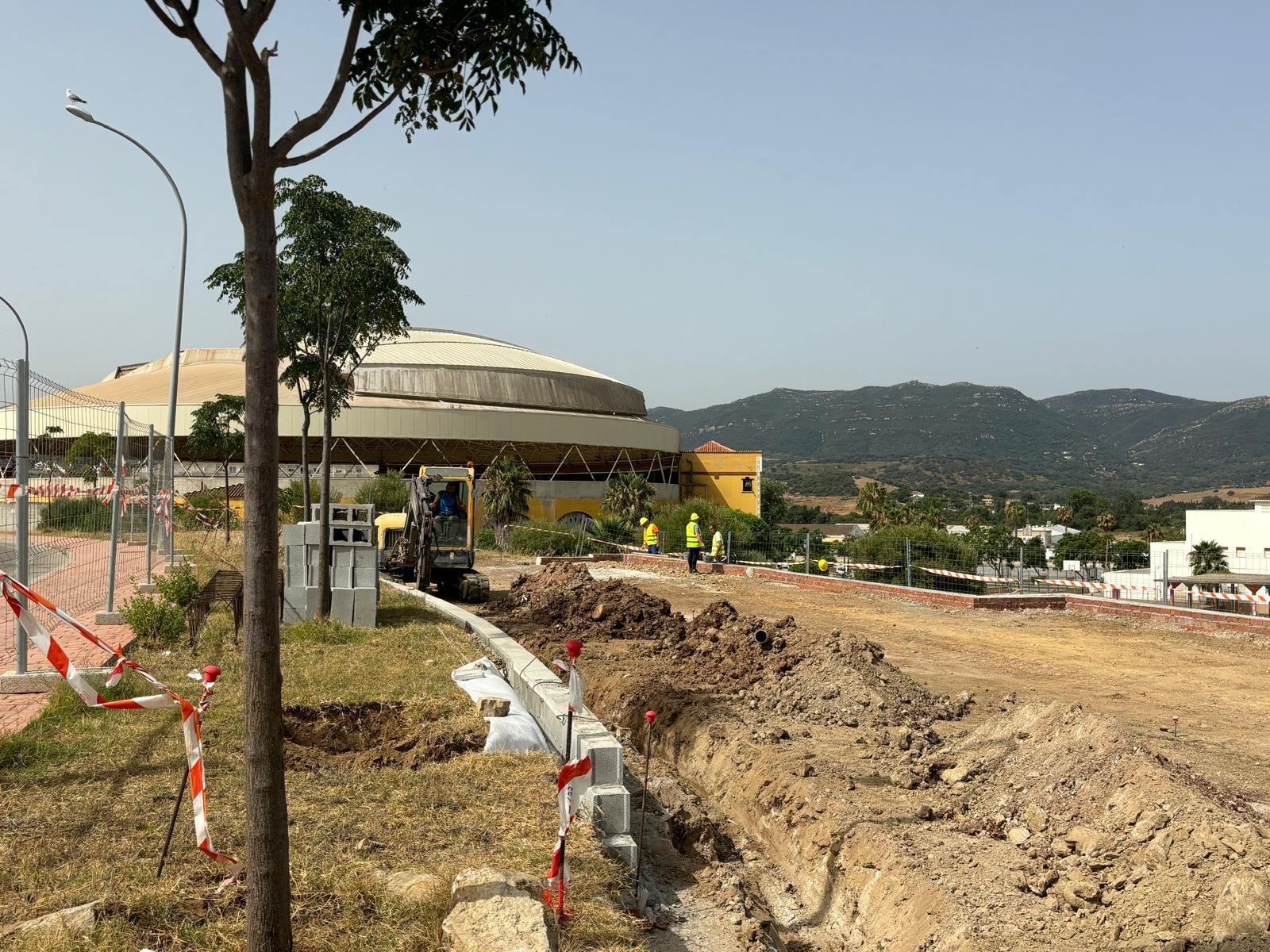 Inician las obras del nuevo aparcamiento junto a la plaza de toros y el recinto ferial de Los Barrios