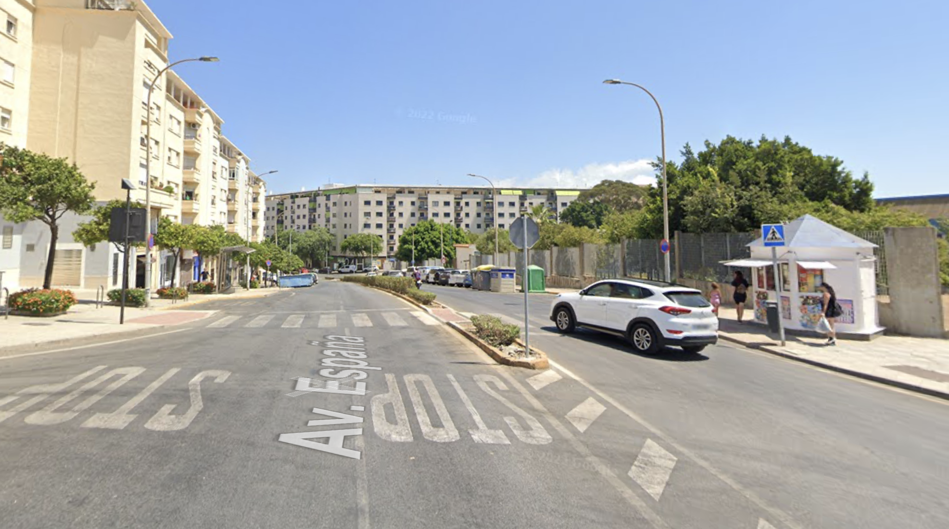 Una persona herida tras una colisión entre un vehículo y un patinete eléctrico en Algeciras.