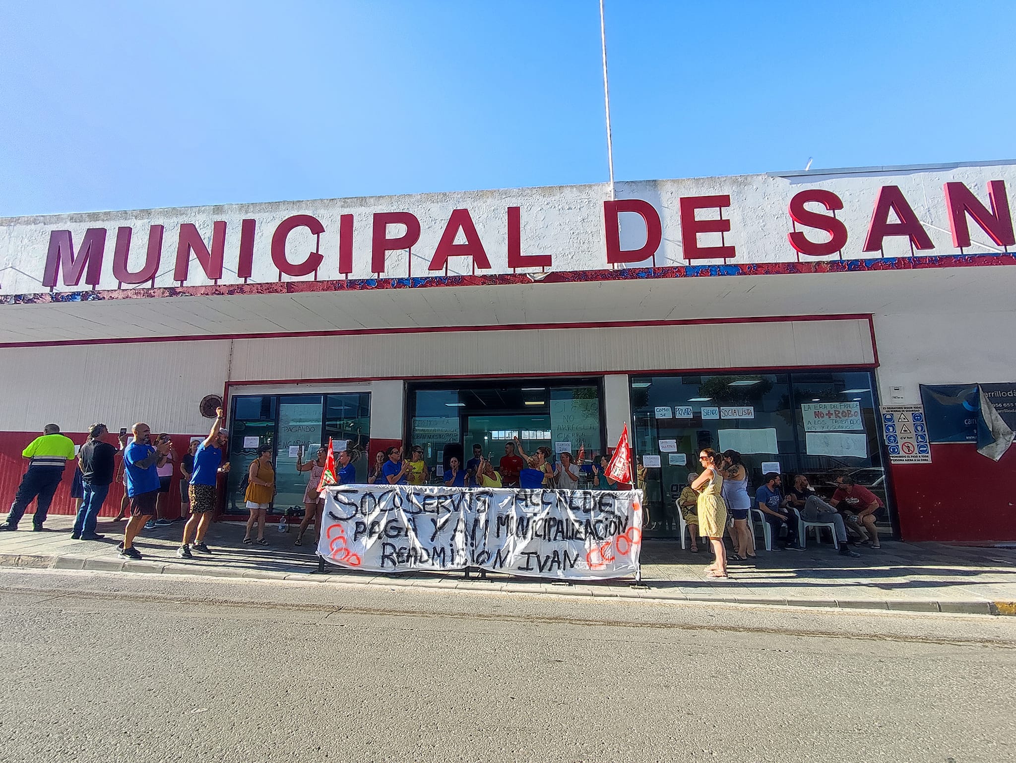 La huelga en la piscina de San Roque, suspendida tras el compromiso de rescatar el servicio. Foto: S.D. / 8Directo.