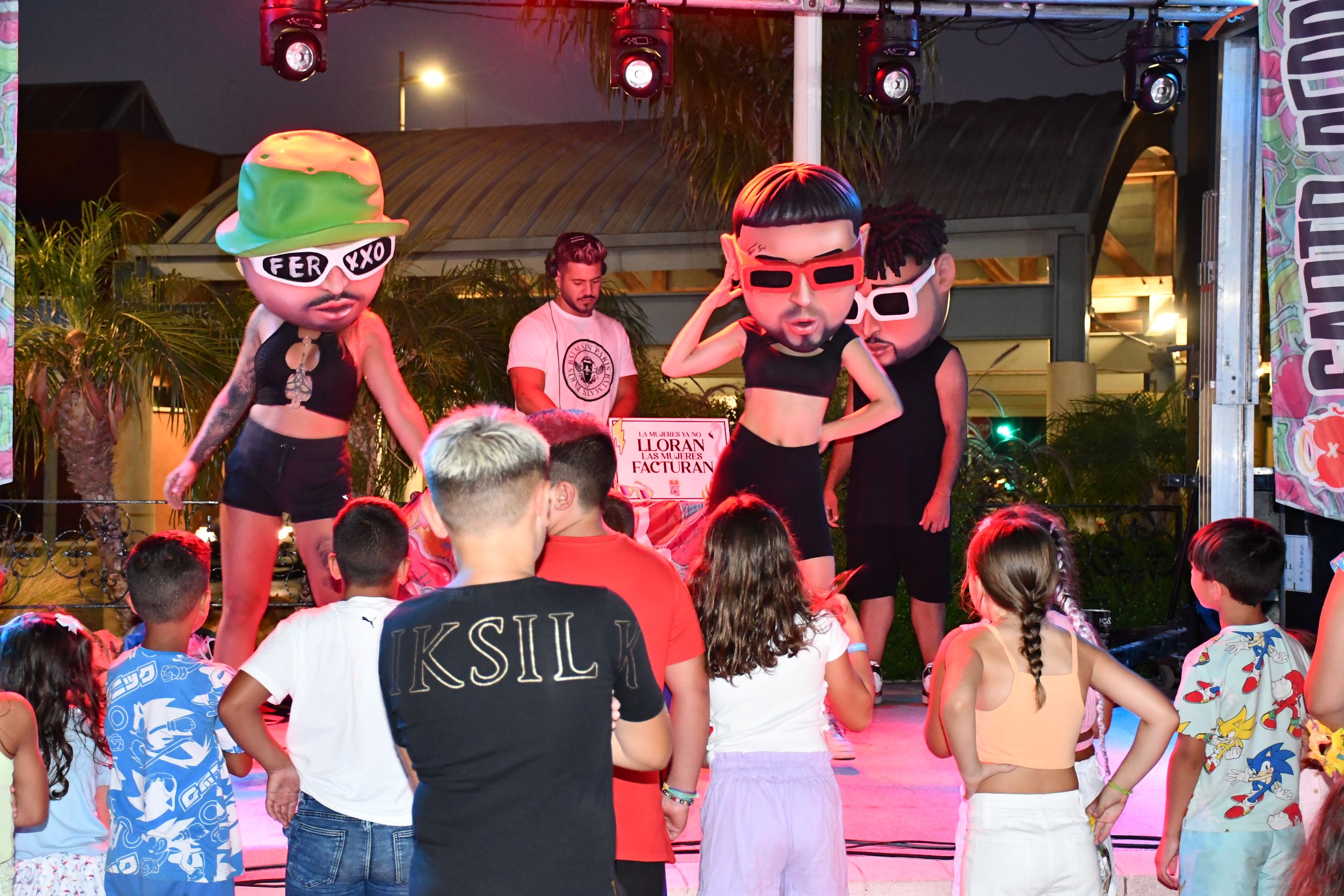 La Estación de San Roque perrea en su primera fiesta de reggaetón