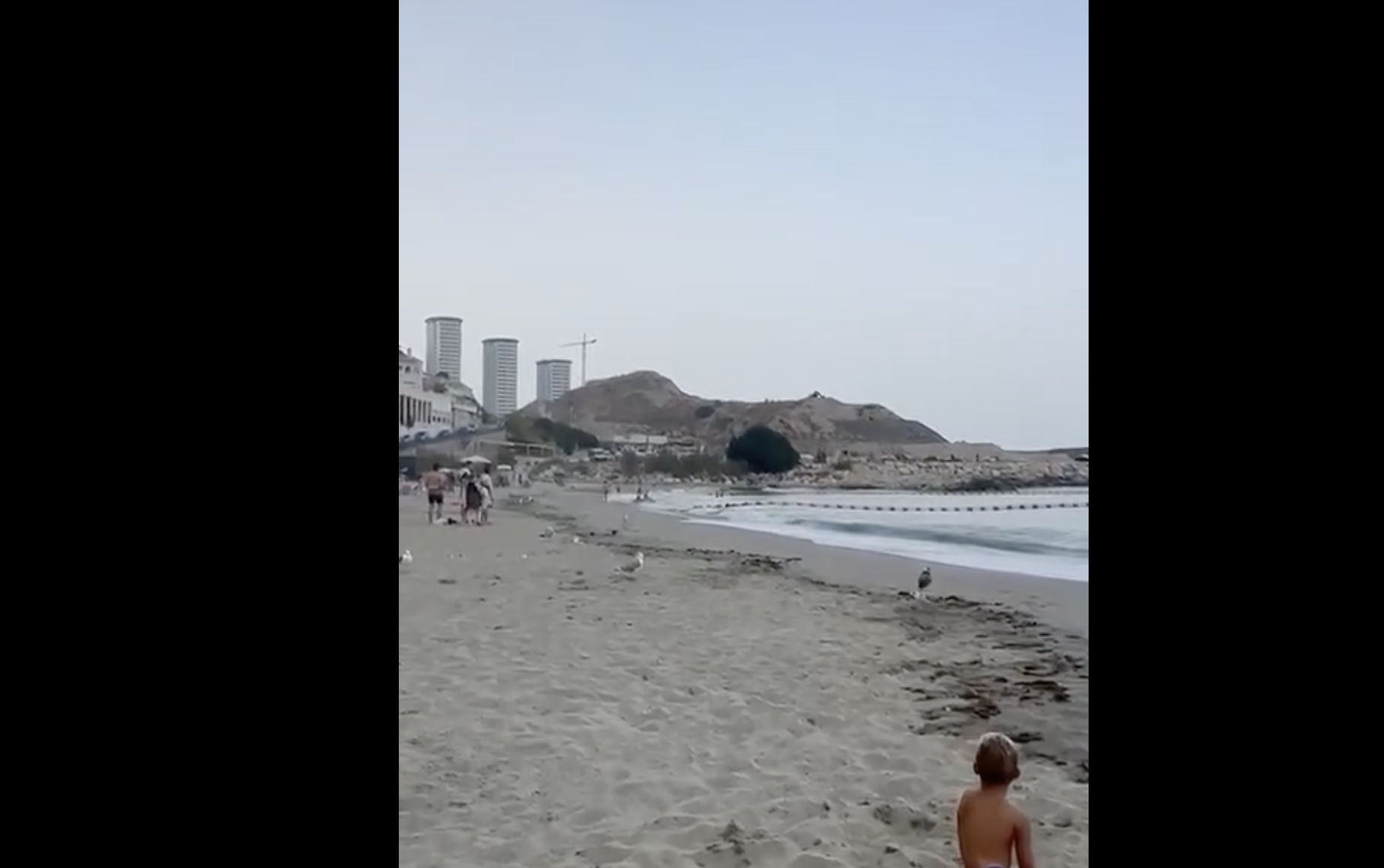 La Policía de Gibraltar detiene al varón que huía en moto de agua de la Guardia Civil La Policía de Gibraltar detiene al varón que huía en moto de agua de la Guardia Civil 