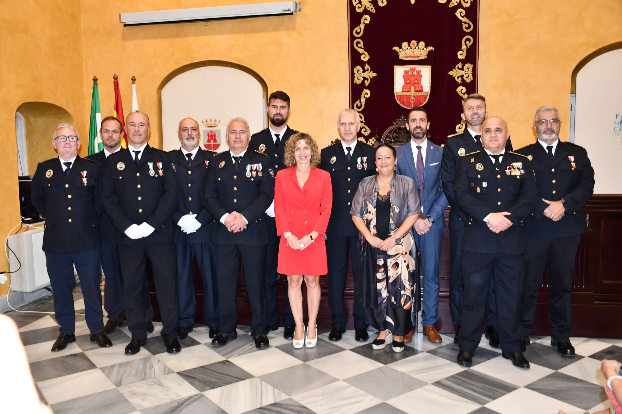 San Roque entrega diez reconocimientos a su Policía Local con motivo de los Ángeles Custodios.