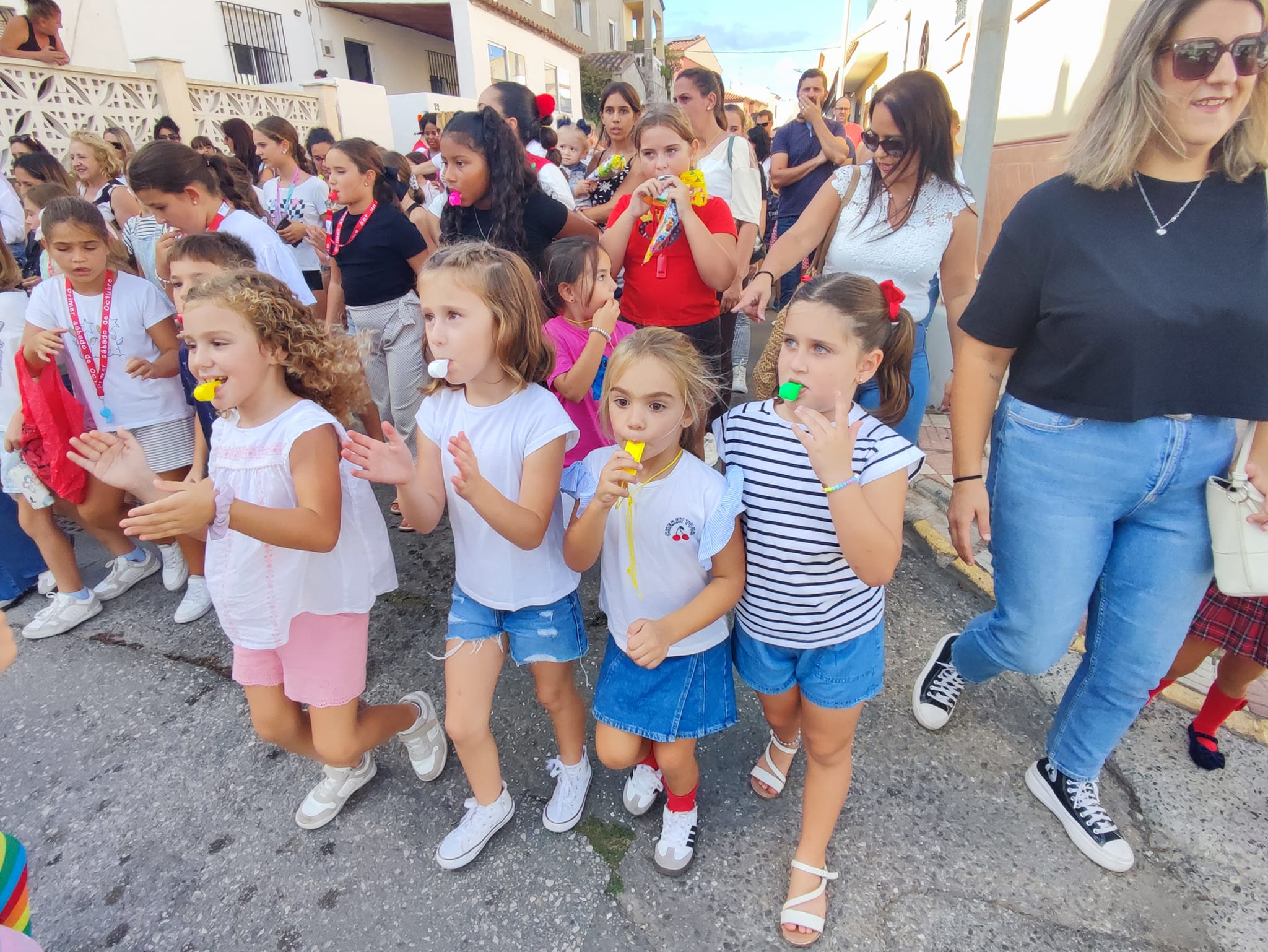 La gran pitada abre la programación de la fiesta del Día del Niño de Los Barrios.