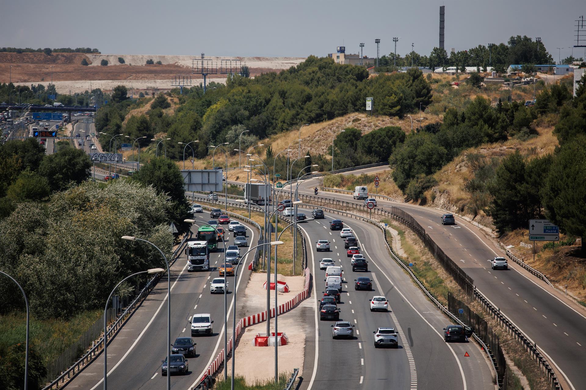 CCOO y UGT convocan una huelga general de transporte por carretera en plena campaña navideña.