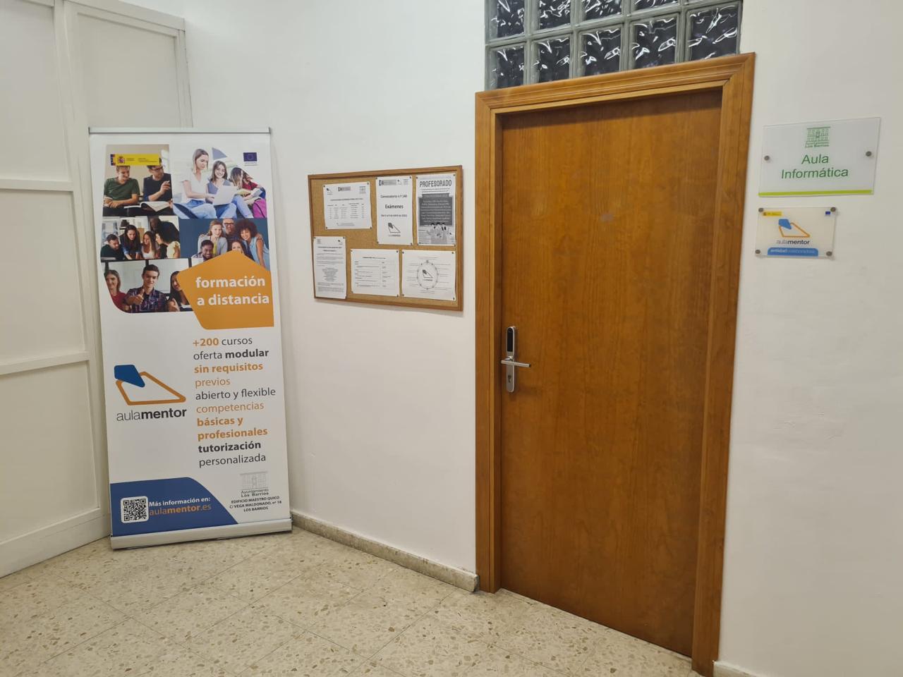 Instalaciones del Maestro Quico, donde se imparten los cursos. El Ayuntamiento de Los Barrios ofrece a sus vecinos más de 200 cursos a través del ‘Aula Mentor’