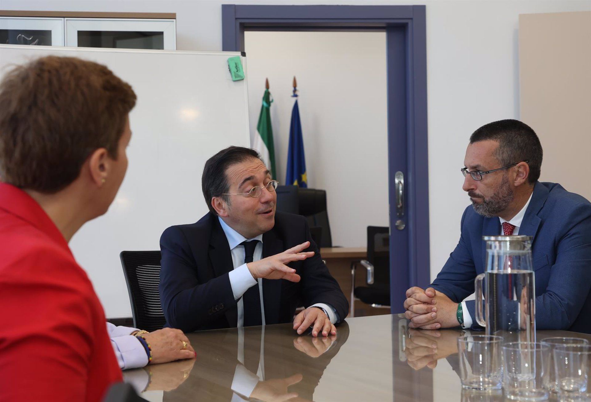 El ministro José Manuel Albares reunido con el alcalde de La Línea, Juan Franco, en la última visita del ministro al municipio.