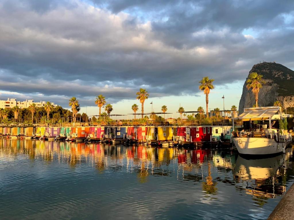 Las casas flotantes de La Línea, entre mejores escapadas turísticas por España según The Times.