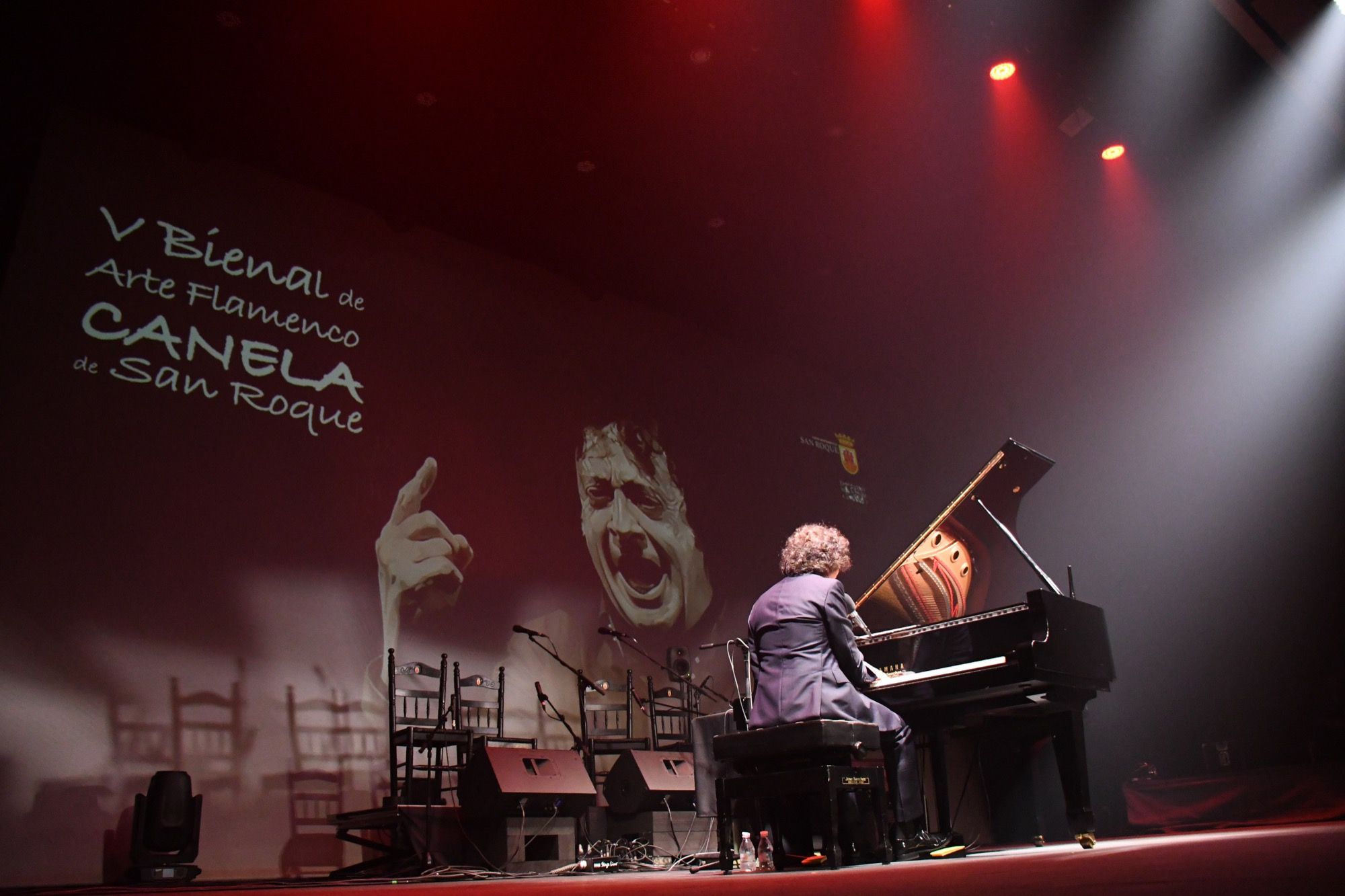 Diego Amador al piano en la Bienal de Canela. El piano de Diego Amador y Reina Gitana cautivan en la Bienal de San Roque  