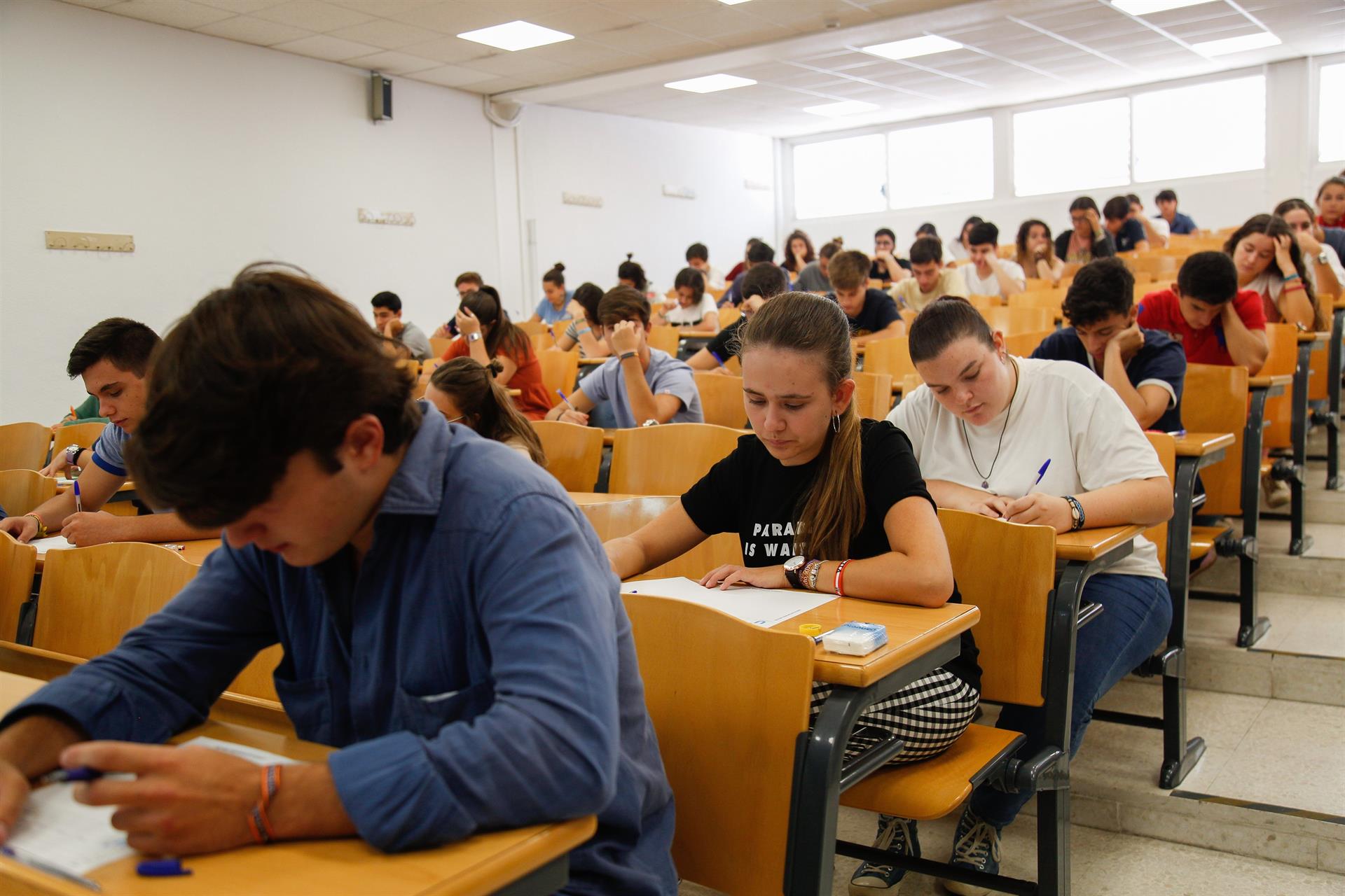 Los alumnos que se examinan de la PAU 2025 ya pueden consultar los exámenes de referencia.