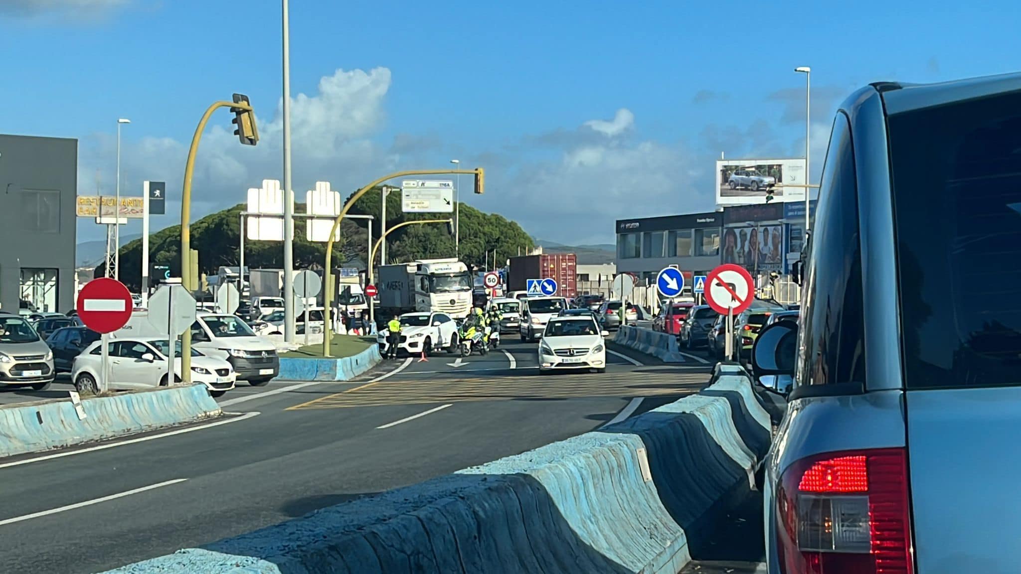 Tres accidentes en la A-7 provocan retenciones a la entrada y la salida de Algeciras