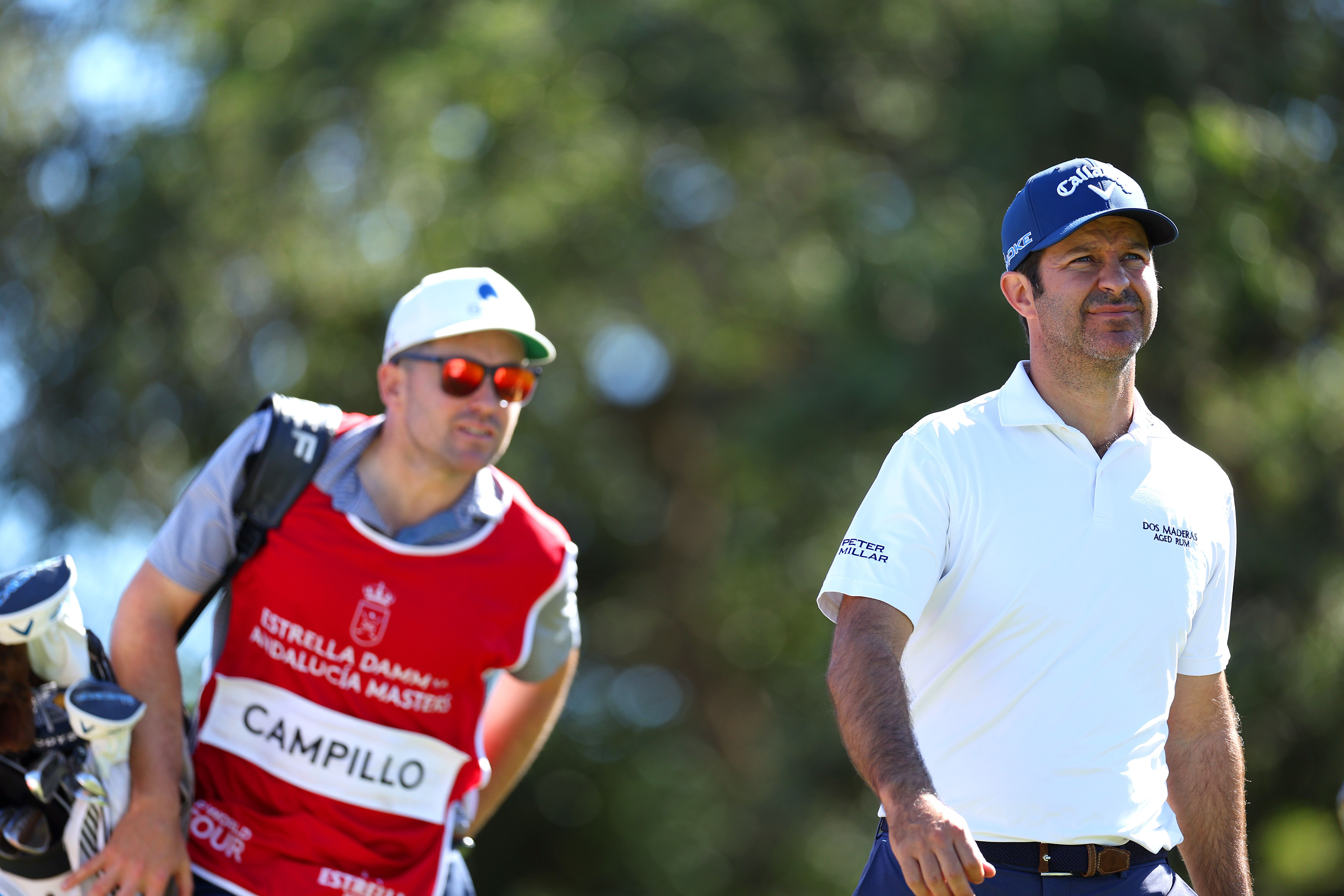 Jorge Campillo y su caddie, Jesús Legarrea, en la segunda ronda en el Real Club de Golf Sotogrande (foto © Getty Images)