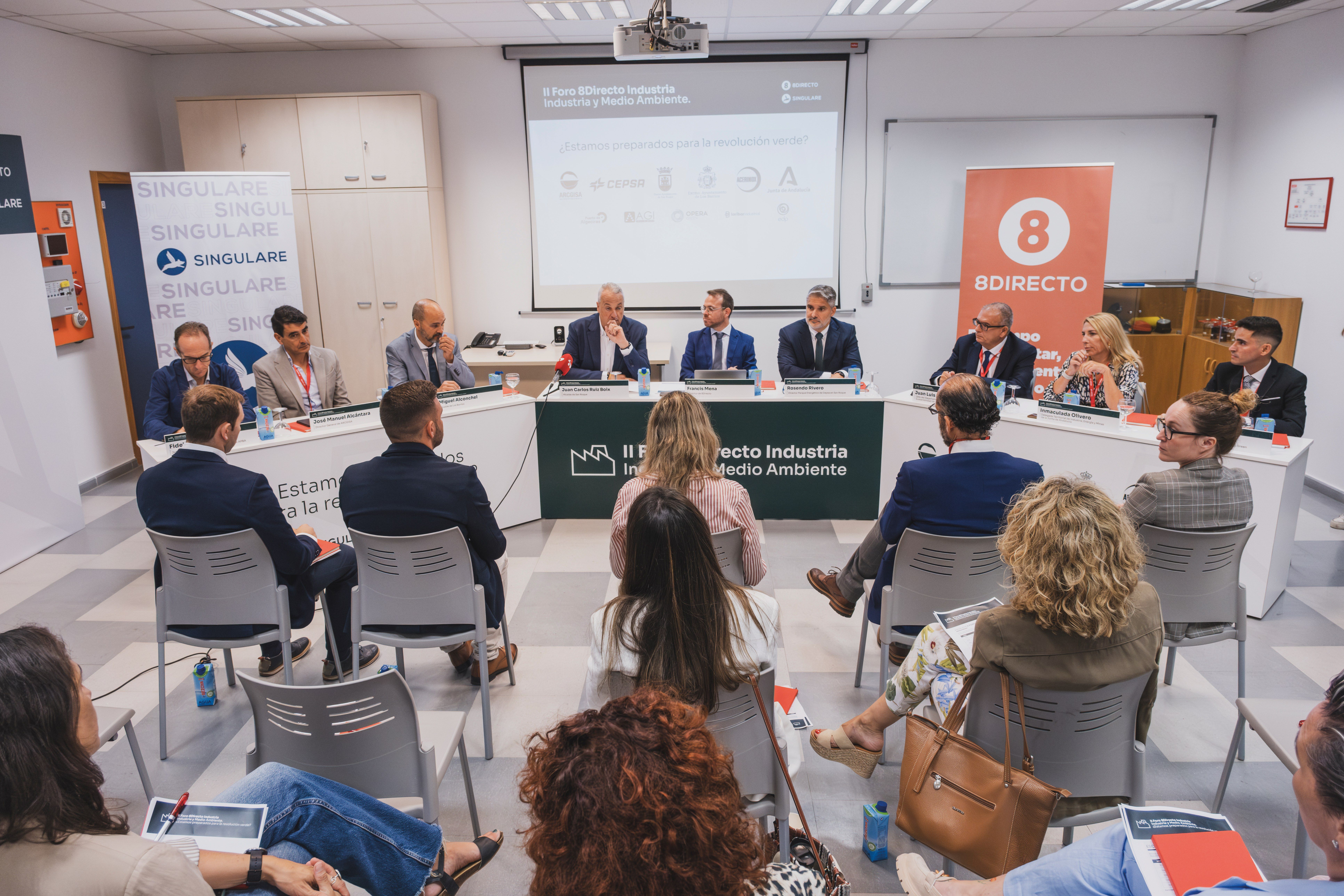 La mesa del Foro de 8Directo, en pleno debate. | J. M. Galindo.